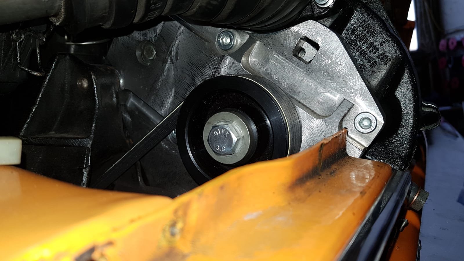 Halter für G60 Lader im Polo I