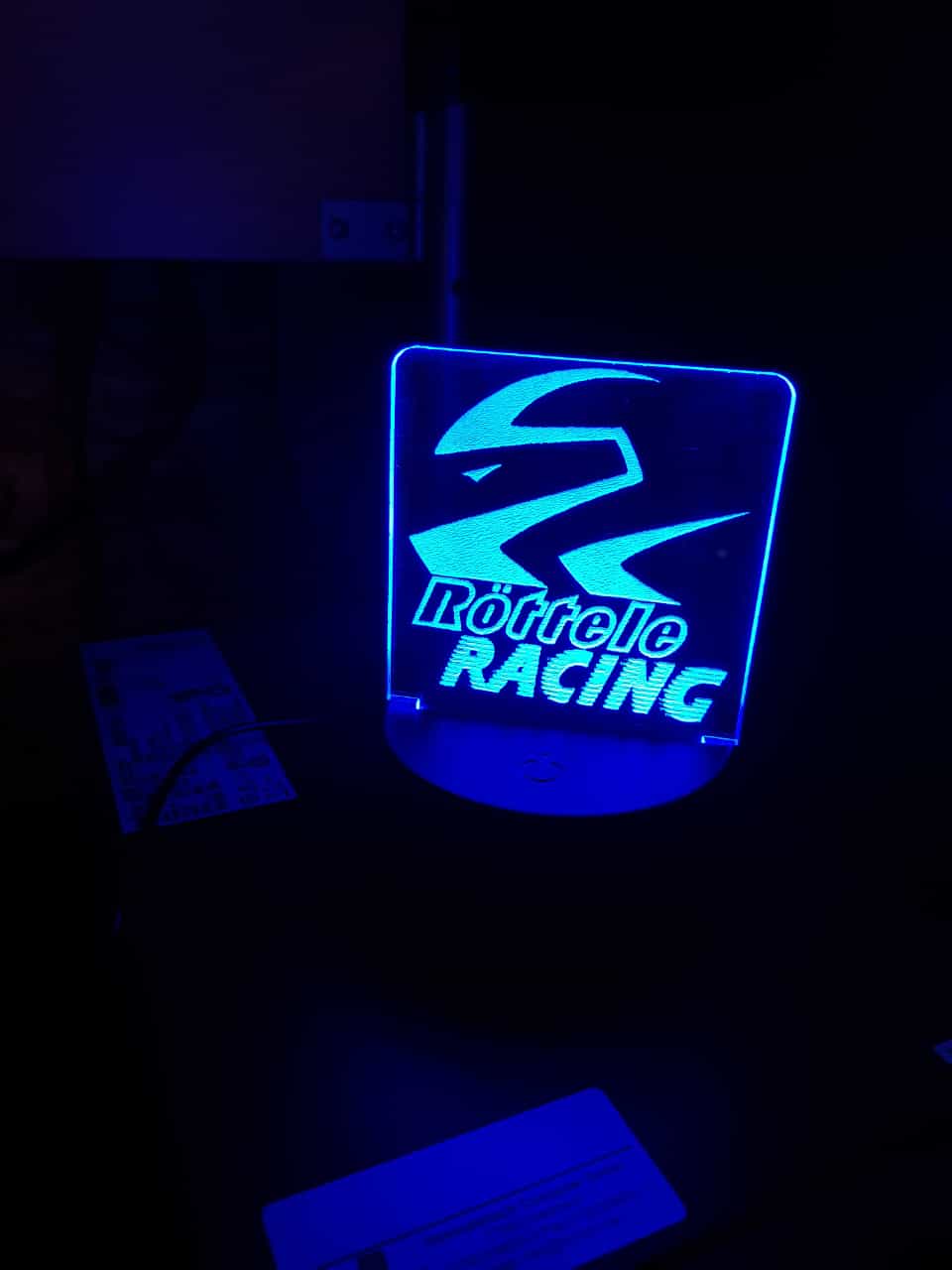 Röttele Racing Logo beleuchtet mit Farbwechselfunktion und Fernbedienung