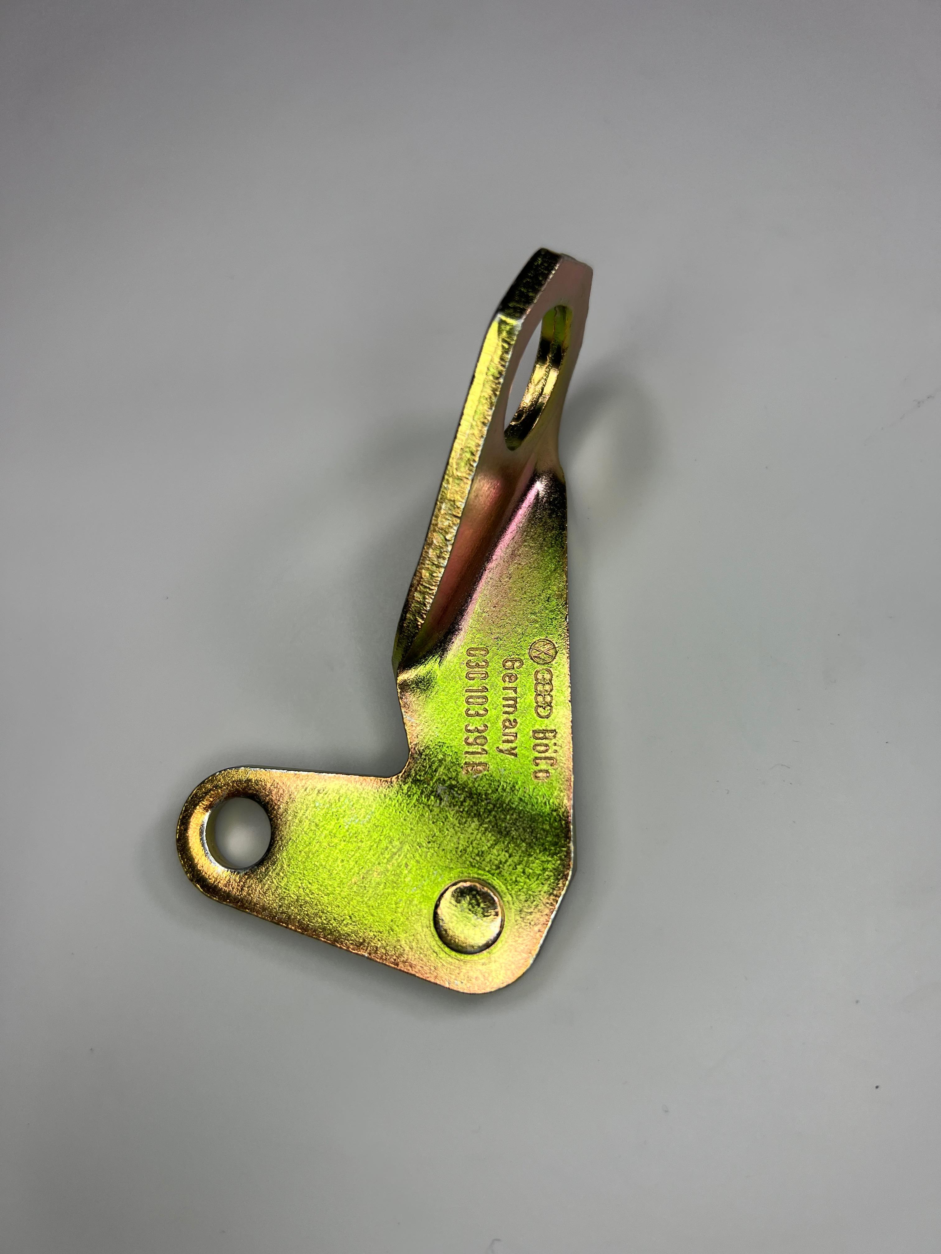Halter am Polo Hydrostößel Zylinderkopf   Original Nummer : 030 103 391 B