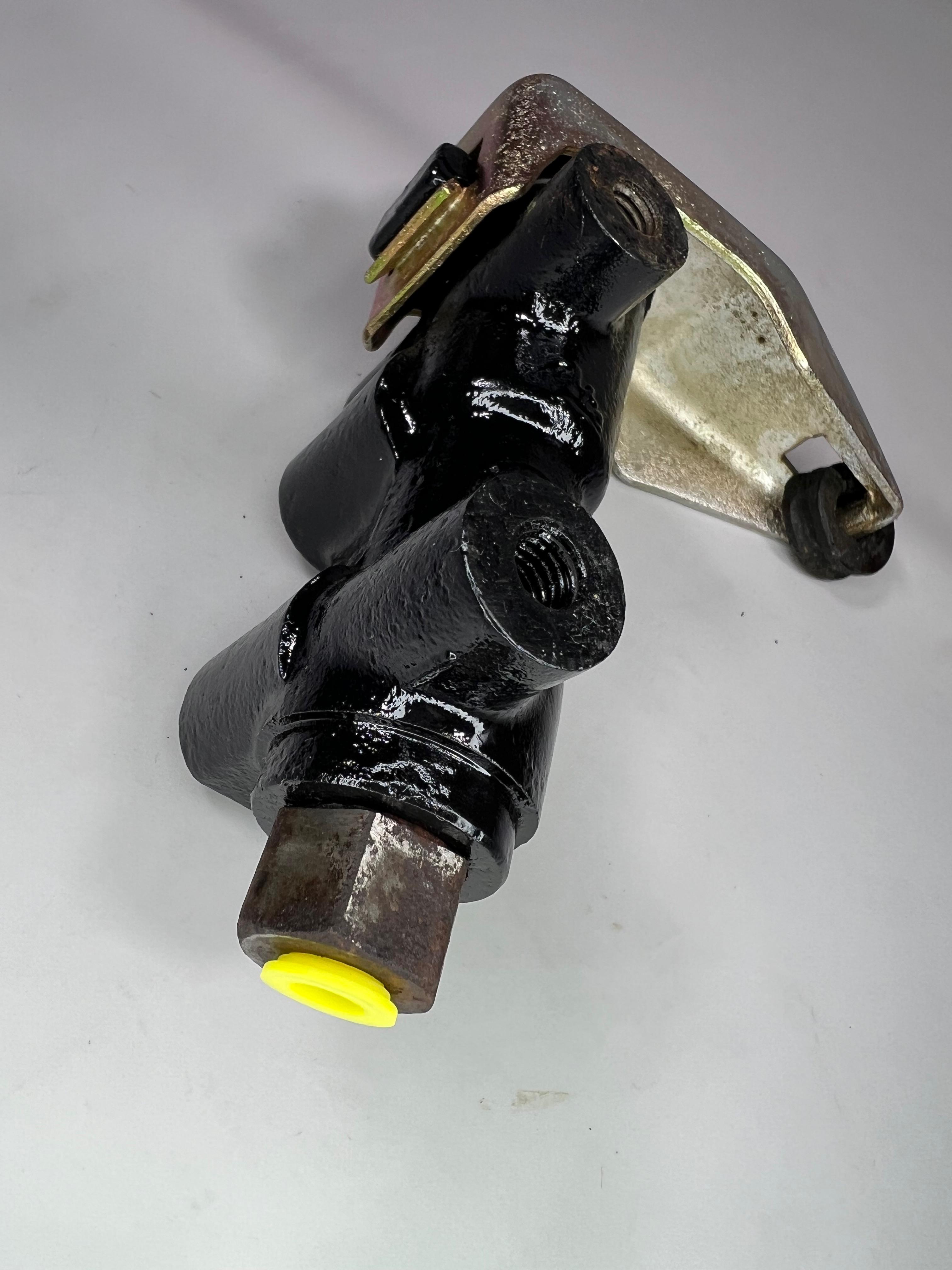 Bremskraftregler Achslastregler für Golf 1 Original Nummer : 841 612 151