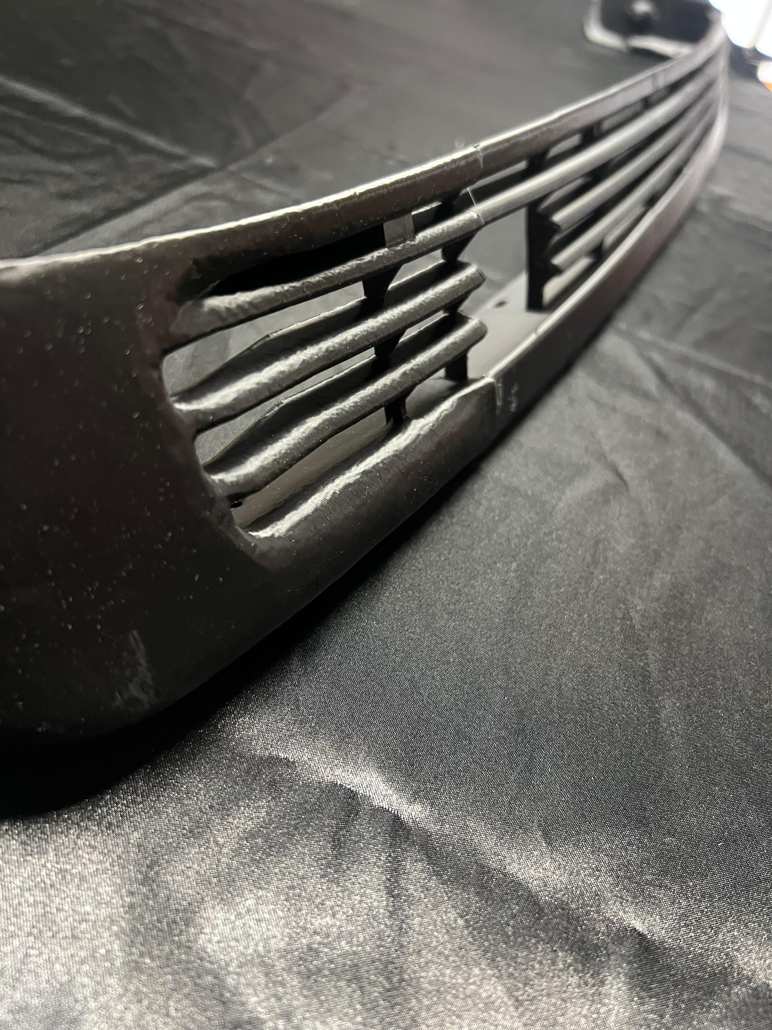 Polo II G40 original Frontspoiler als Nachbau mit Schrauben Nieten und Clips