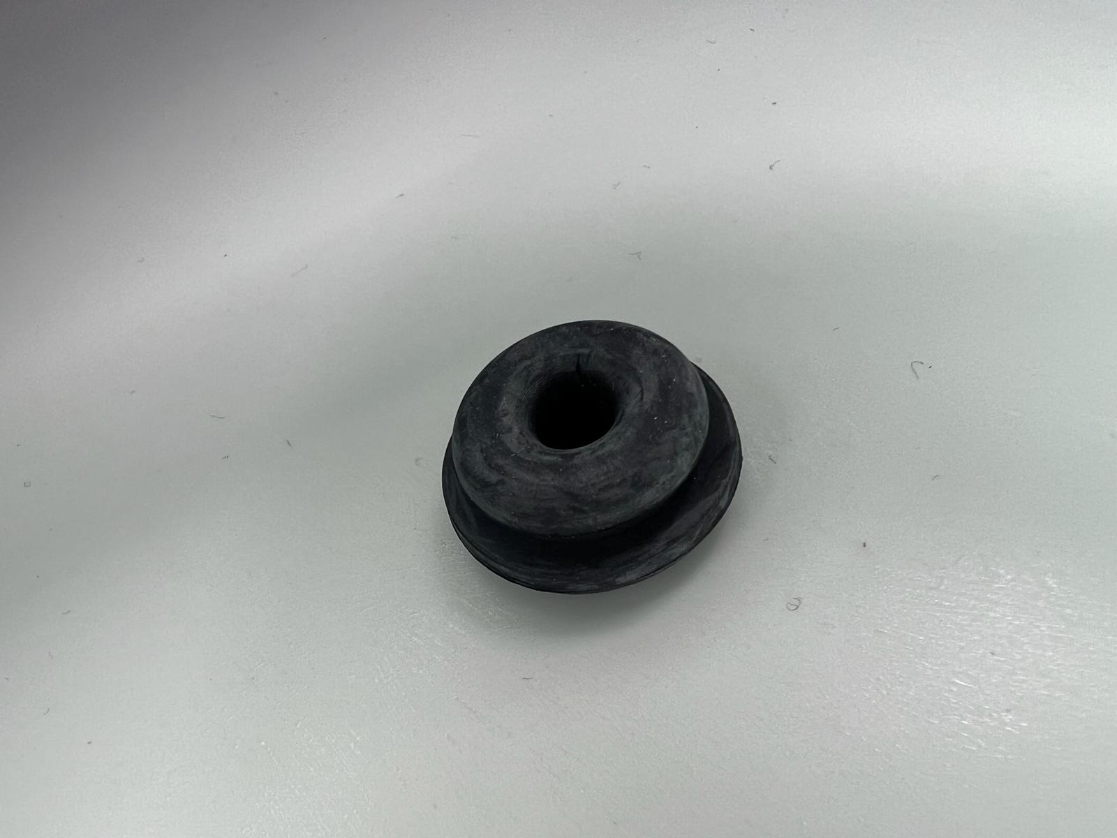 Gummi für Haubenaufsteller Polo Golf T4 Original Teilenummer : 171823395