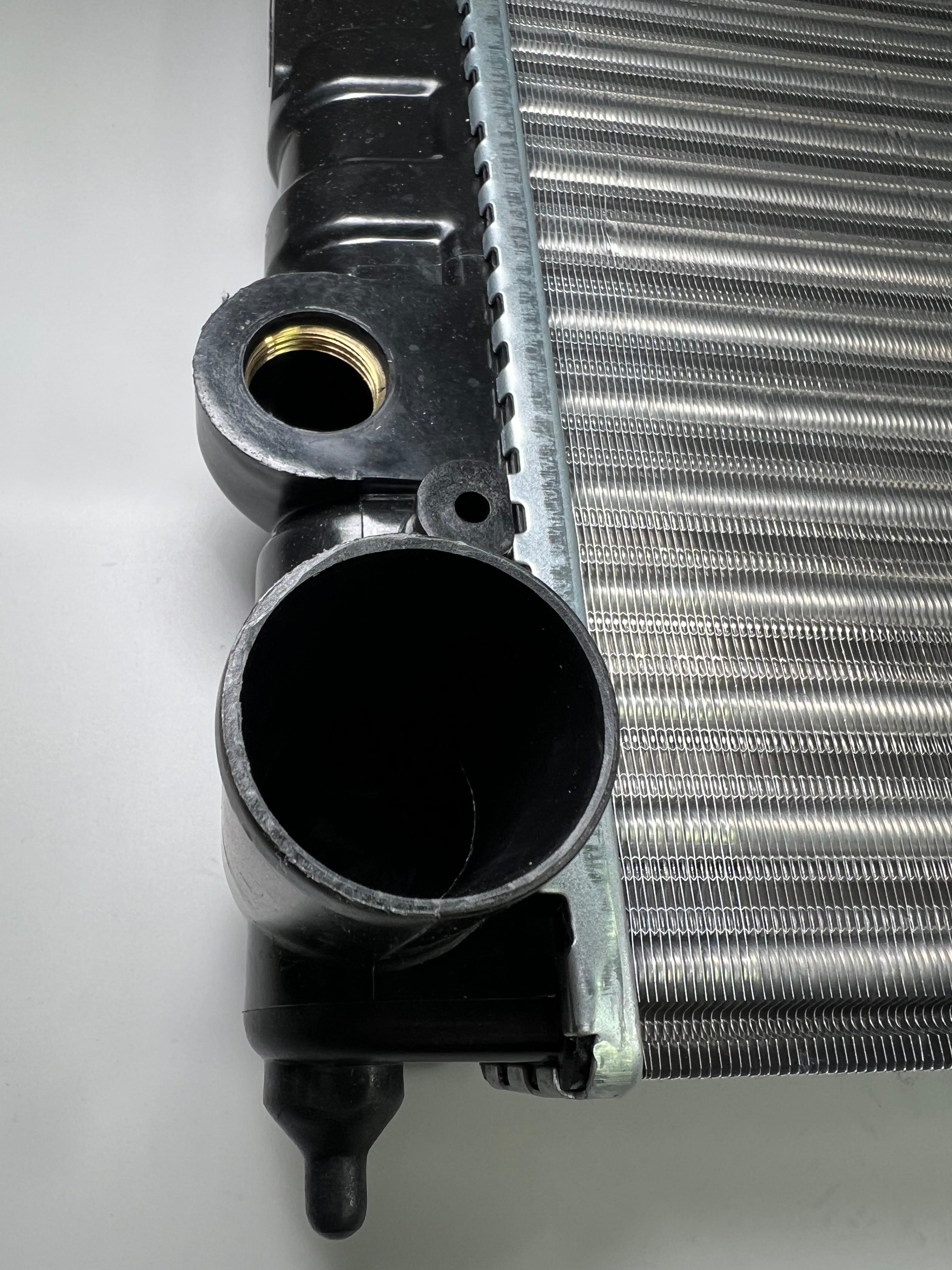 Wasserkühler mit Kunststoffkästen Golf II G60 mit 630mm Corrado und Golf 2 G60