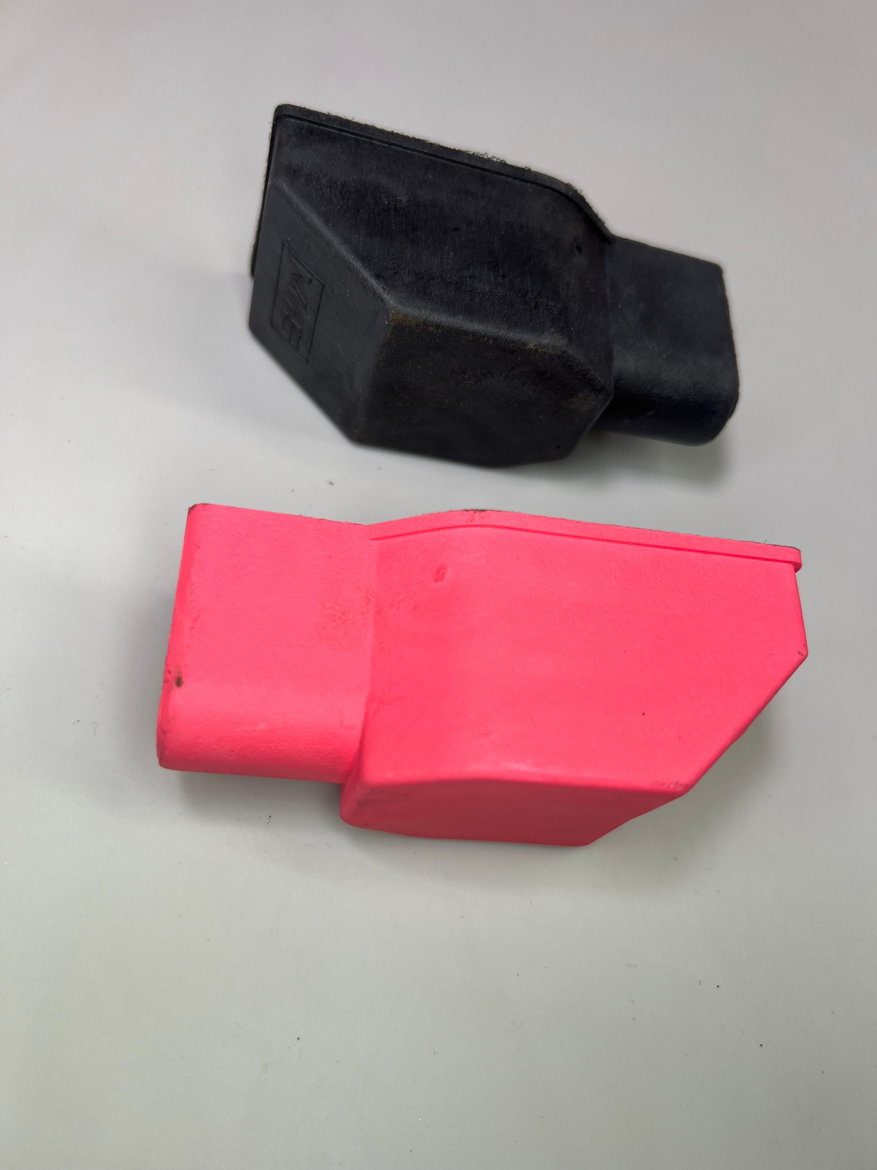 Abdeckung, Batteriepolklemme Schwarz und Rot für Plus und Minus Polklemmen