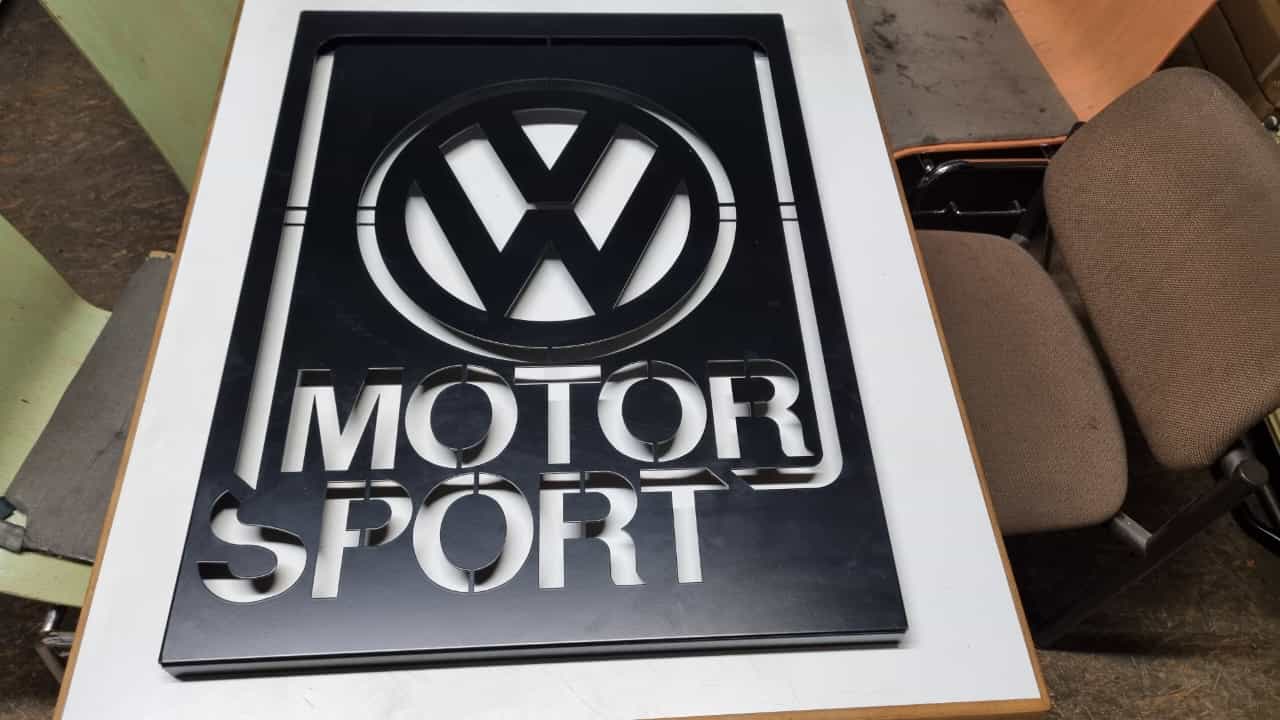 VW-Motorsport Limited Edition Wandschild aus Blech