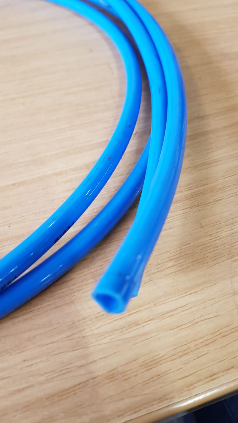 Kraftstoffleitung in blau Kraftsoff Rücklauf von der Kraftstoffpumpe bis zu Motor
