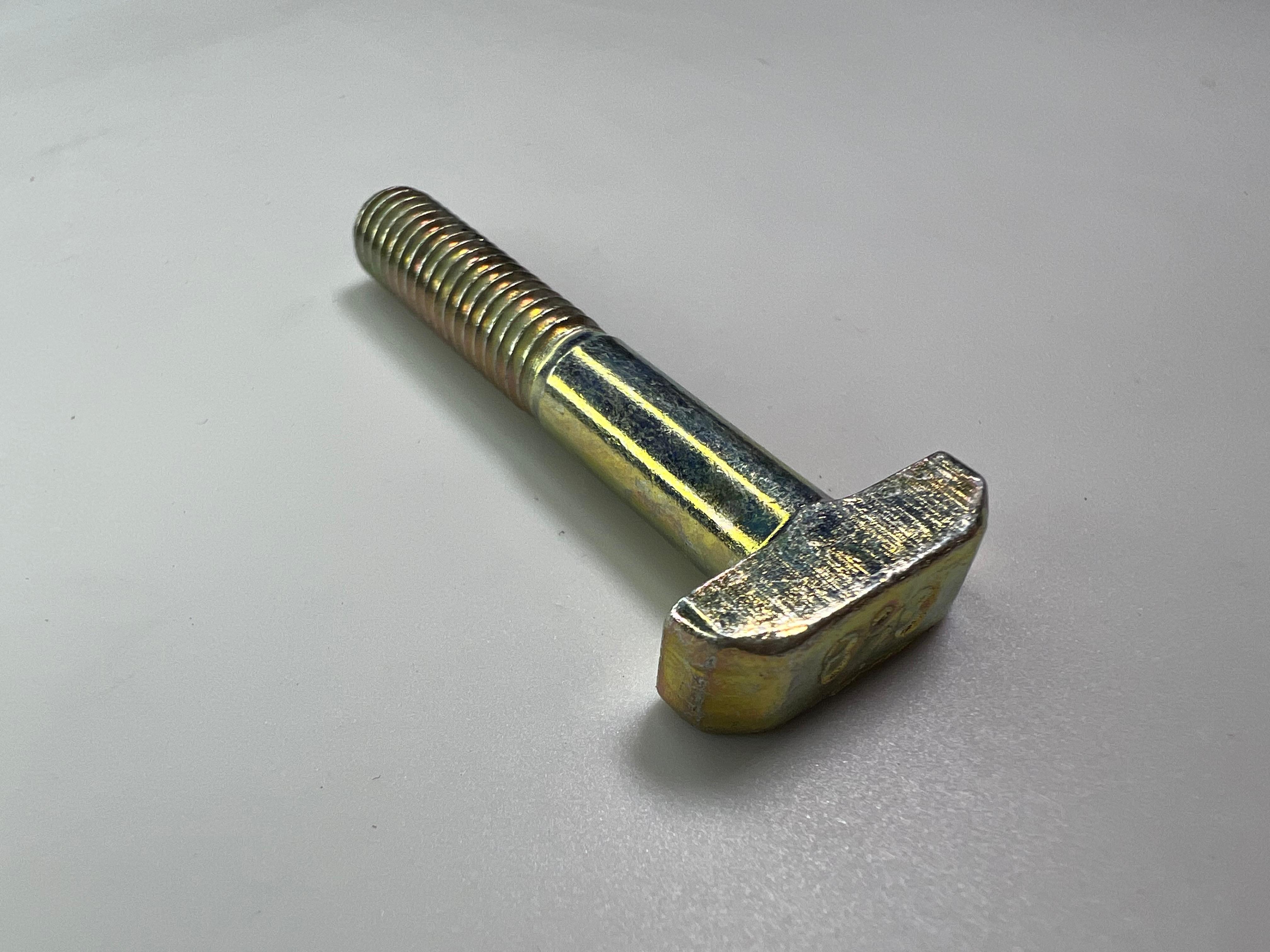 Hammerschraube M 6x35 für G60 zwischen Zahnriemenschutzunterteil und Wasserpumpe