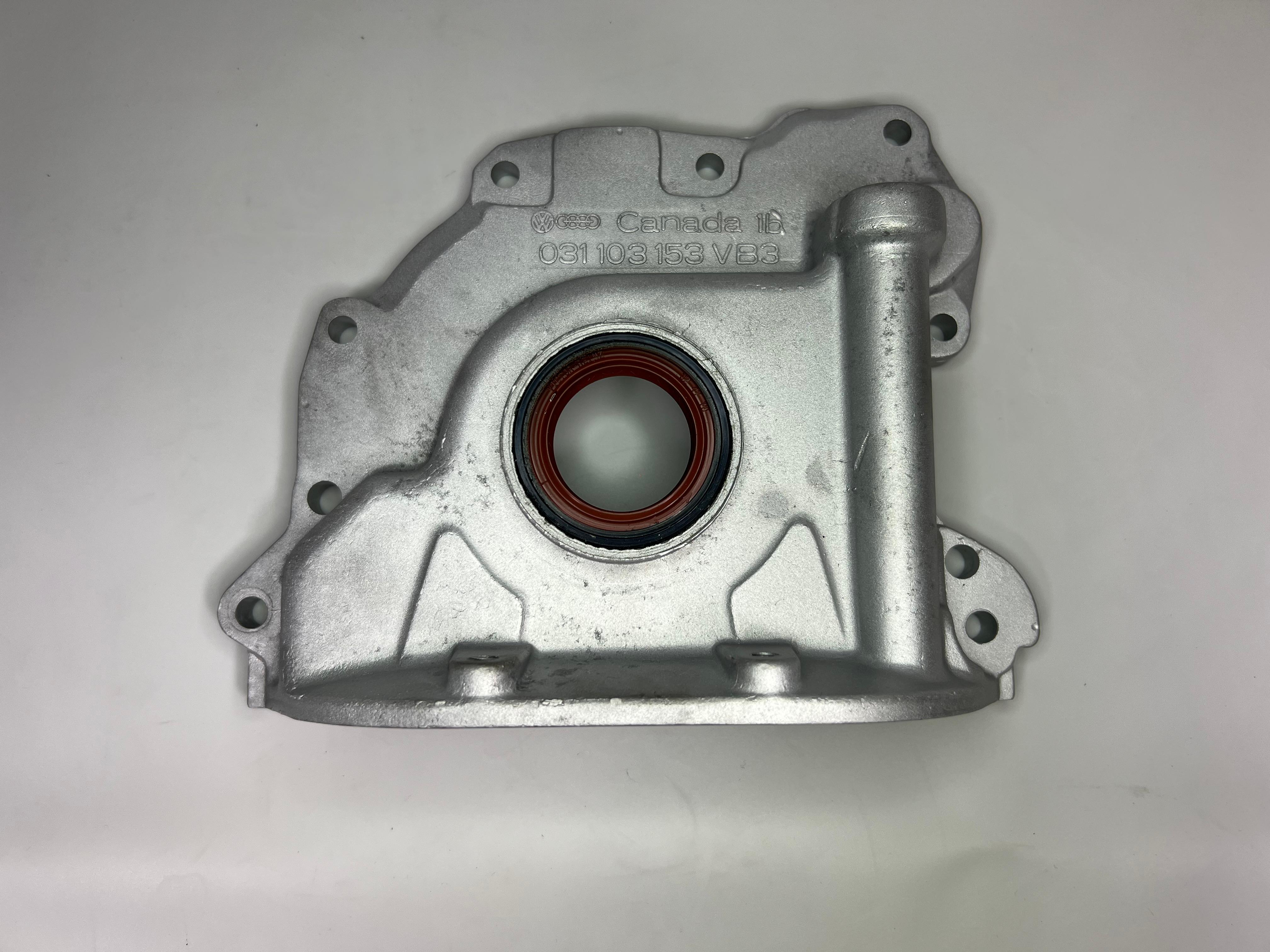 Ölpumpen Deckel Dichtflansch vorne Polo über der Ölpumpe von Baujahr 88 bis 94 original Teilenummer