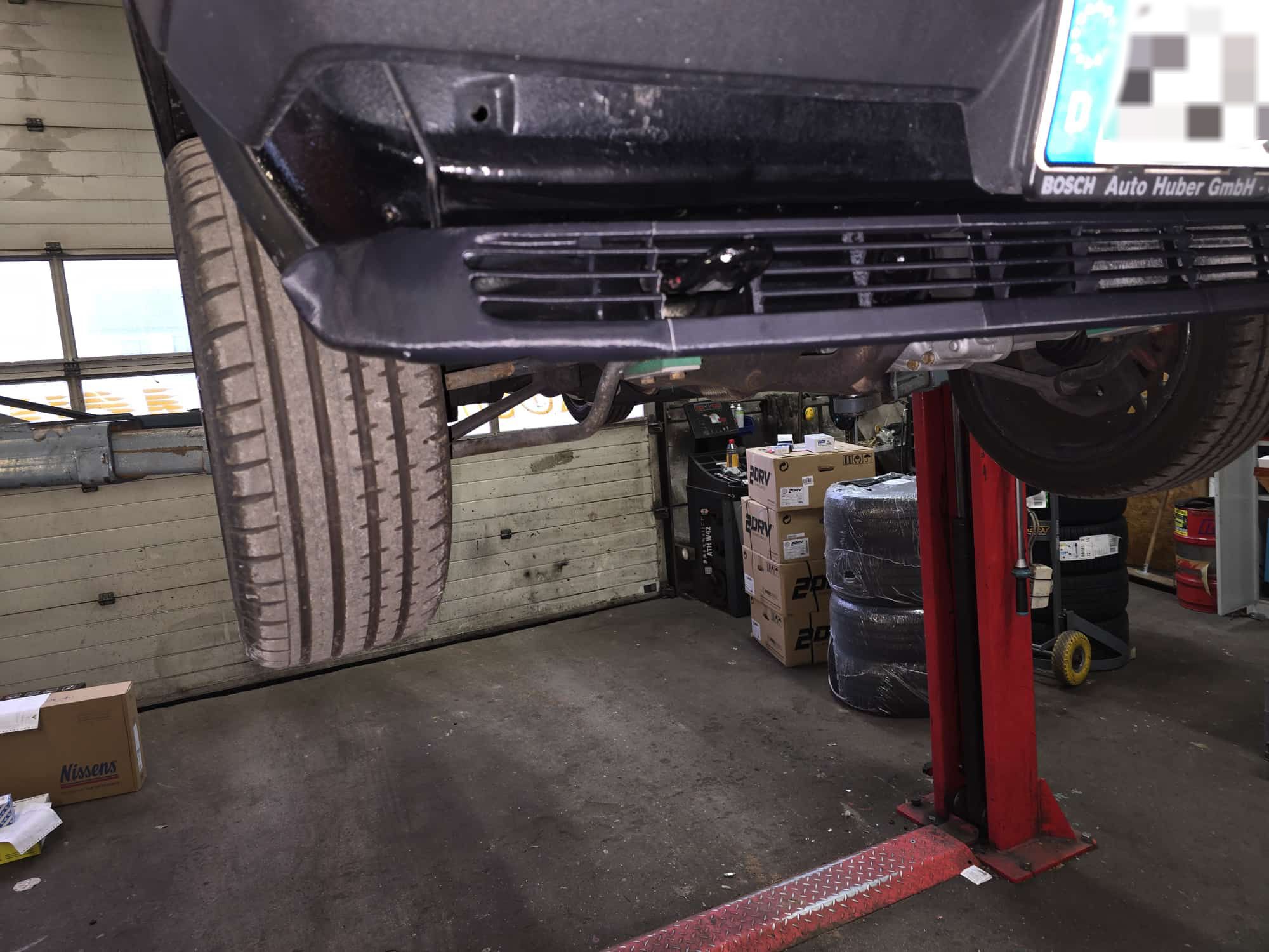 Polo II G40 original Frontspoiler als Nachbau mit Schrauben Nieten und Clips