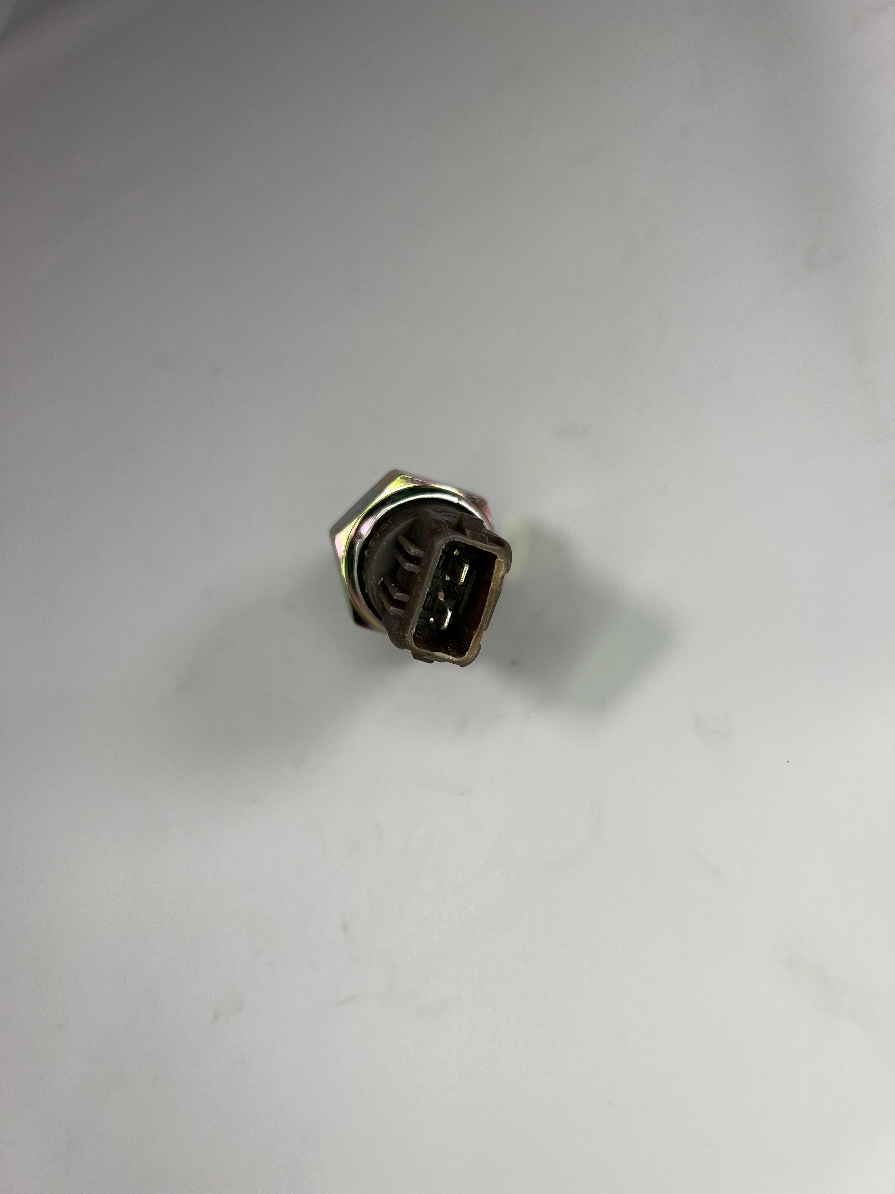 Kraftstoffdruckschalter Schalter für Kraftstoffdruck für G60 Motoren Teilenummer 357 919 081