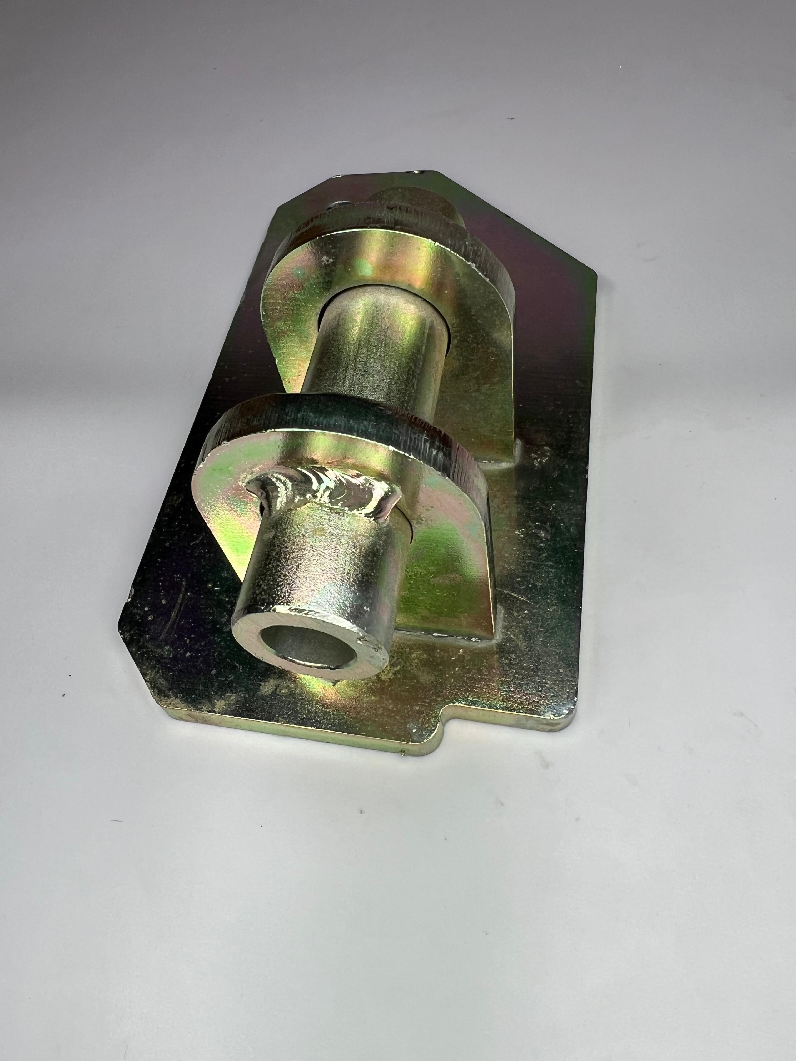 Generatorhalter Lichtmaschinenhalter für die 16VG60 Motoren in der Farbe schwarz