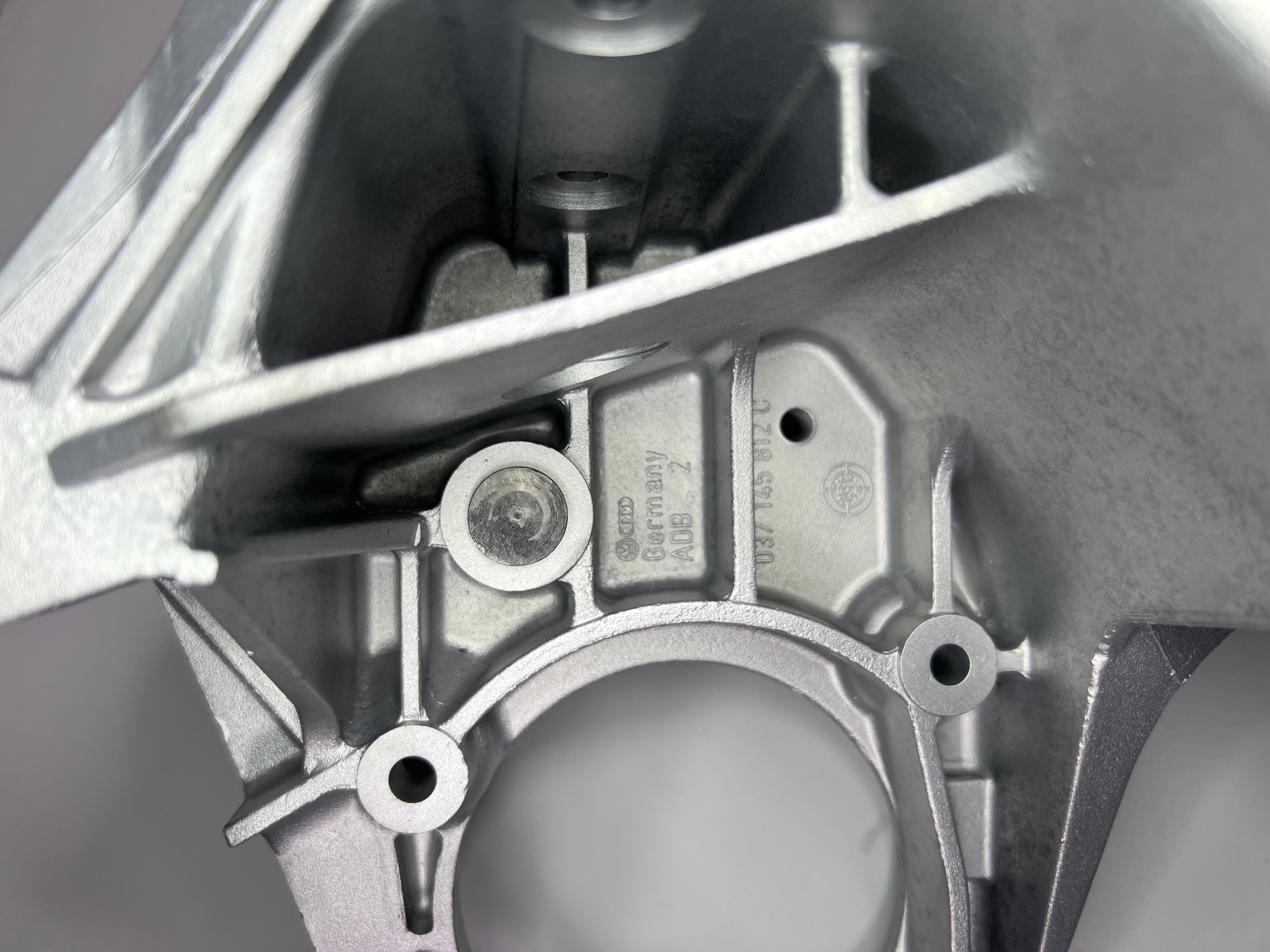 Halter für G60 Lader original Teilenummer : 037 145 491 A