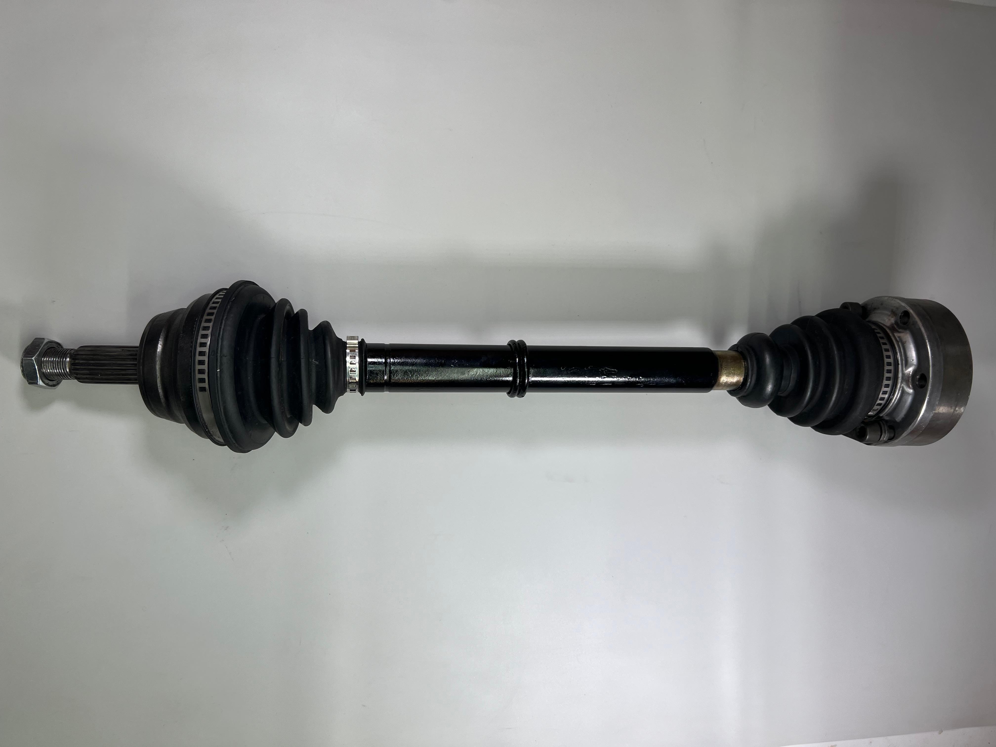 Antriebswelle kurz Golf 1 Vento Caddy Audi mit 020 oder 02A Getriebe