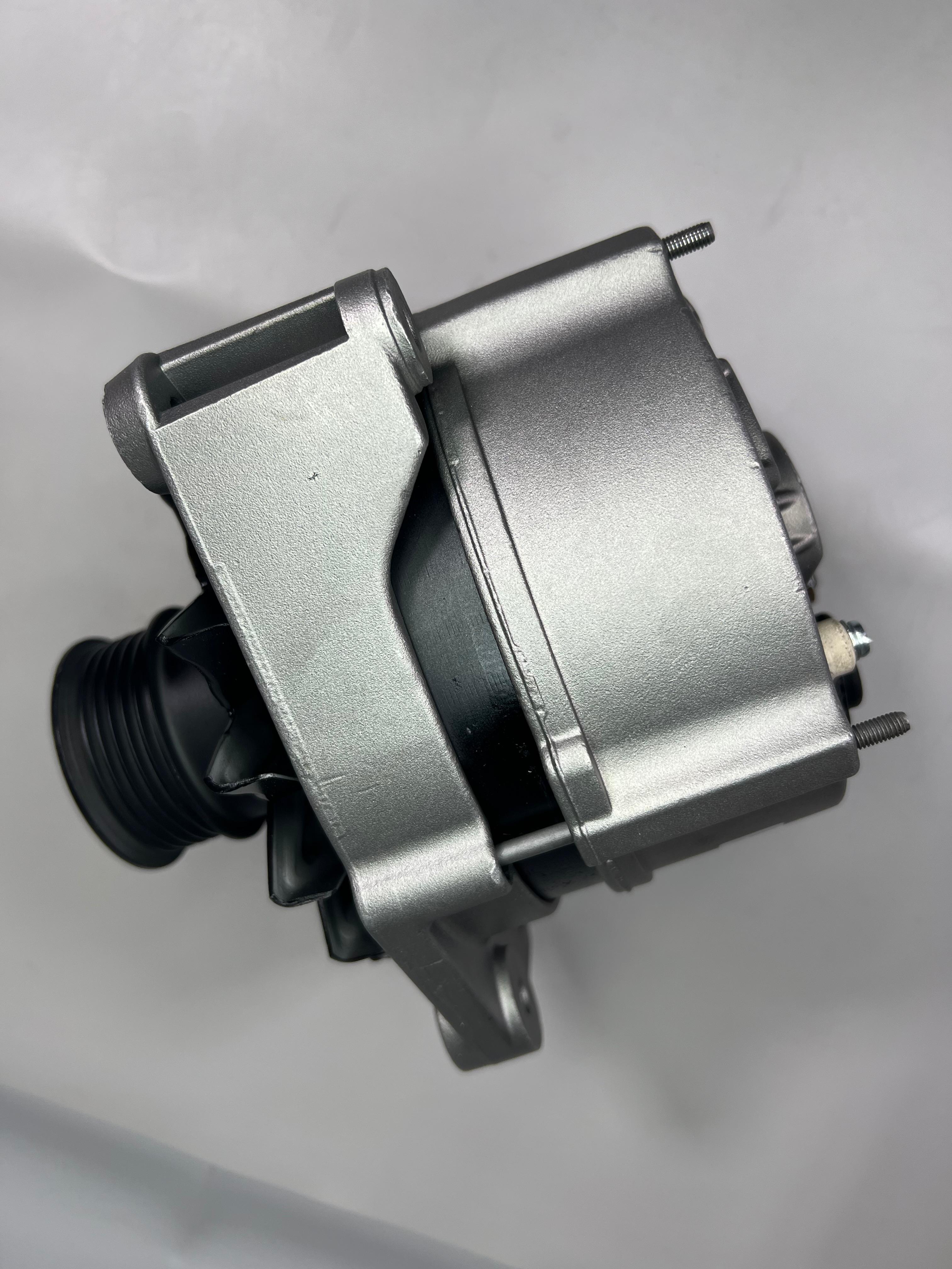 Generator für die Golf, Passat, Corrado mit 90 Ampère mit der original Teilenummer : 073 903 023 A