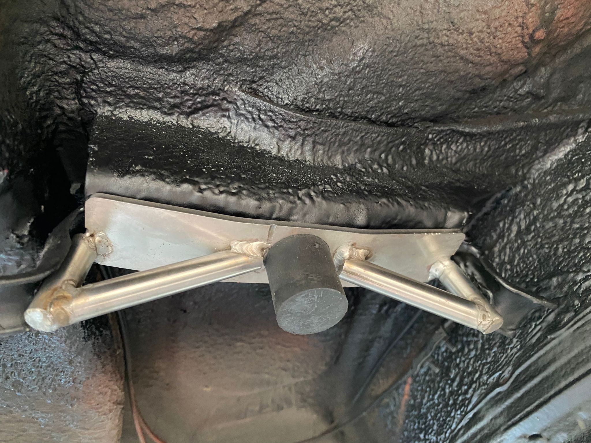 Auspuffhalterungsverstärkung an der Karosserie für Polo 86c und 2F ohne den Auspuffgummi Ohren