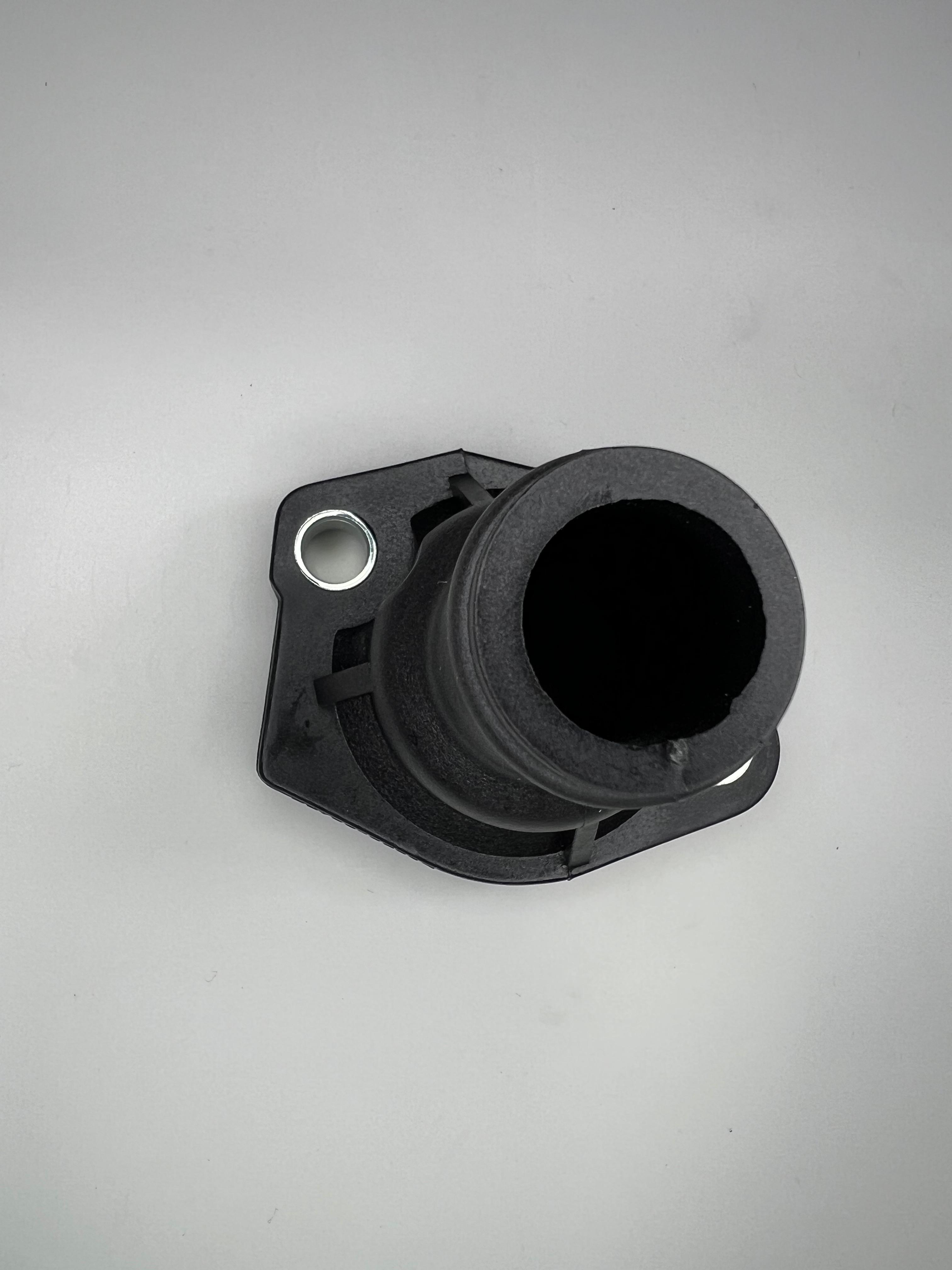 G60 Wasserflansch am Zylinderkopf links aus Kunststoff