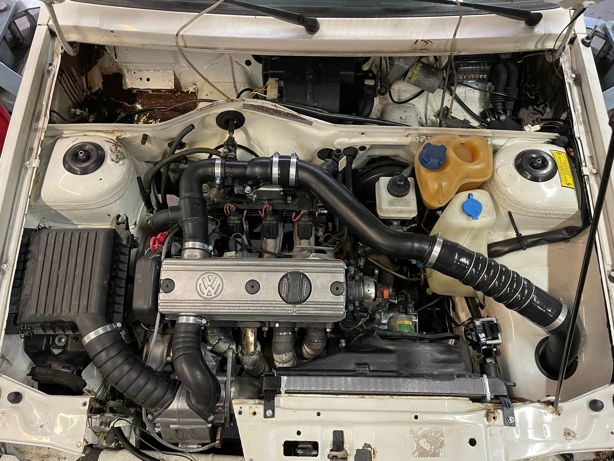 Polo II G40 Ladeluftkühler-Kit mit Ladedruckrohre, Auslassbogen und Schläuchen