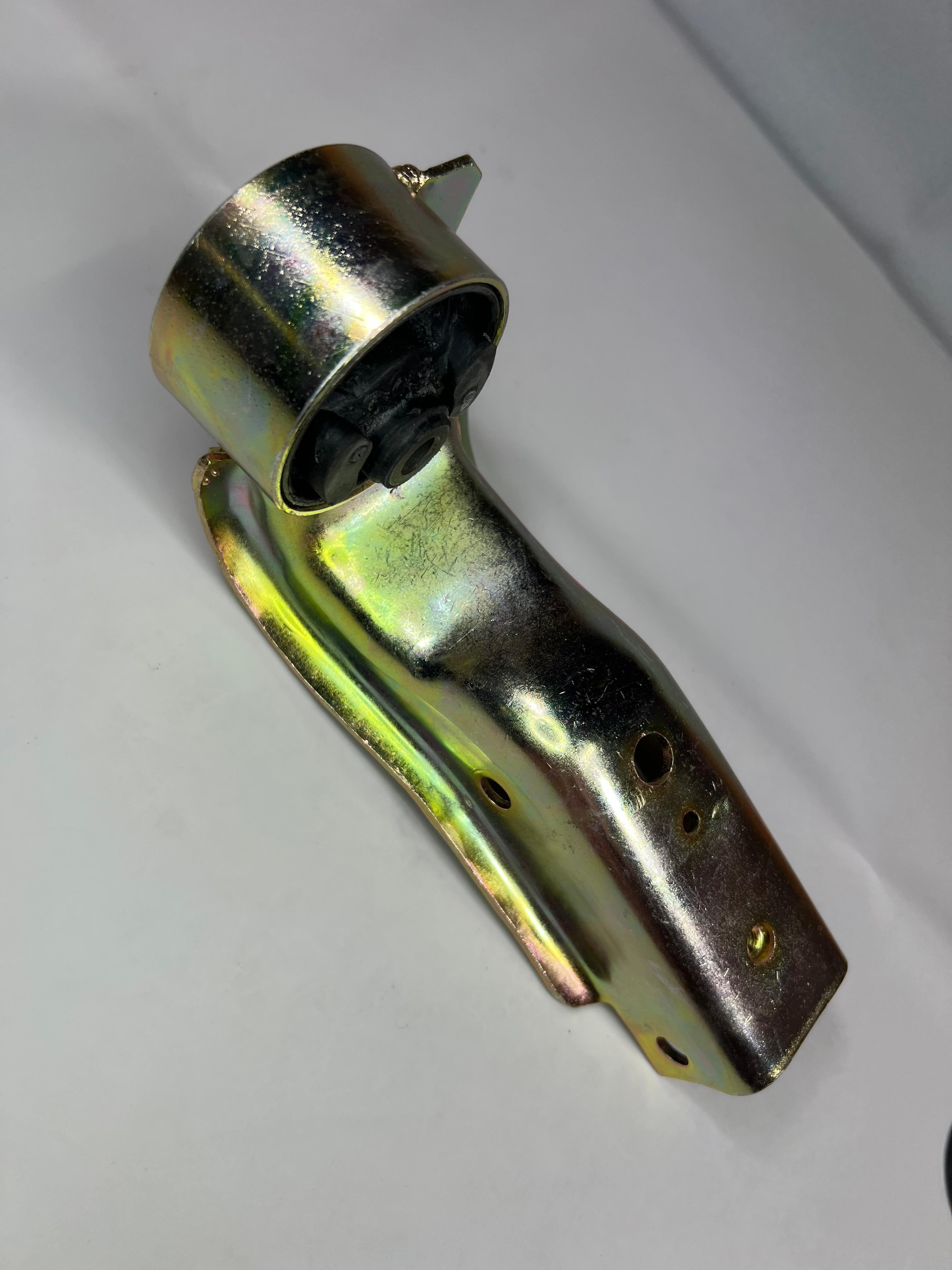 Getriebe Halter Golf 1 mit 5 Gang 020 Getriebe  original Teilenummer : 171 399 113 H