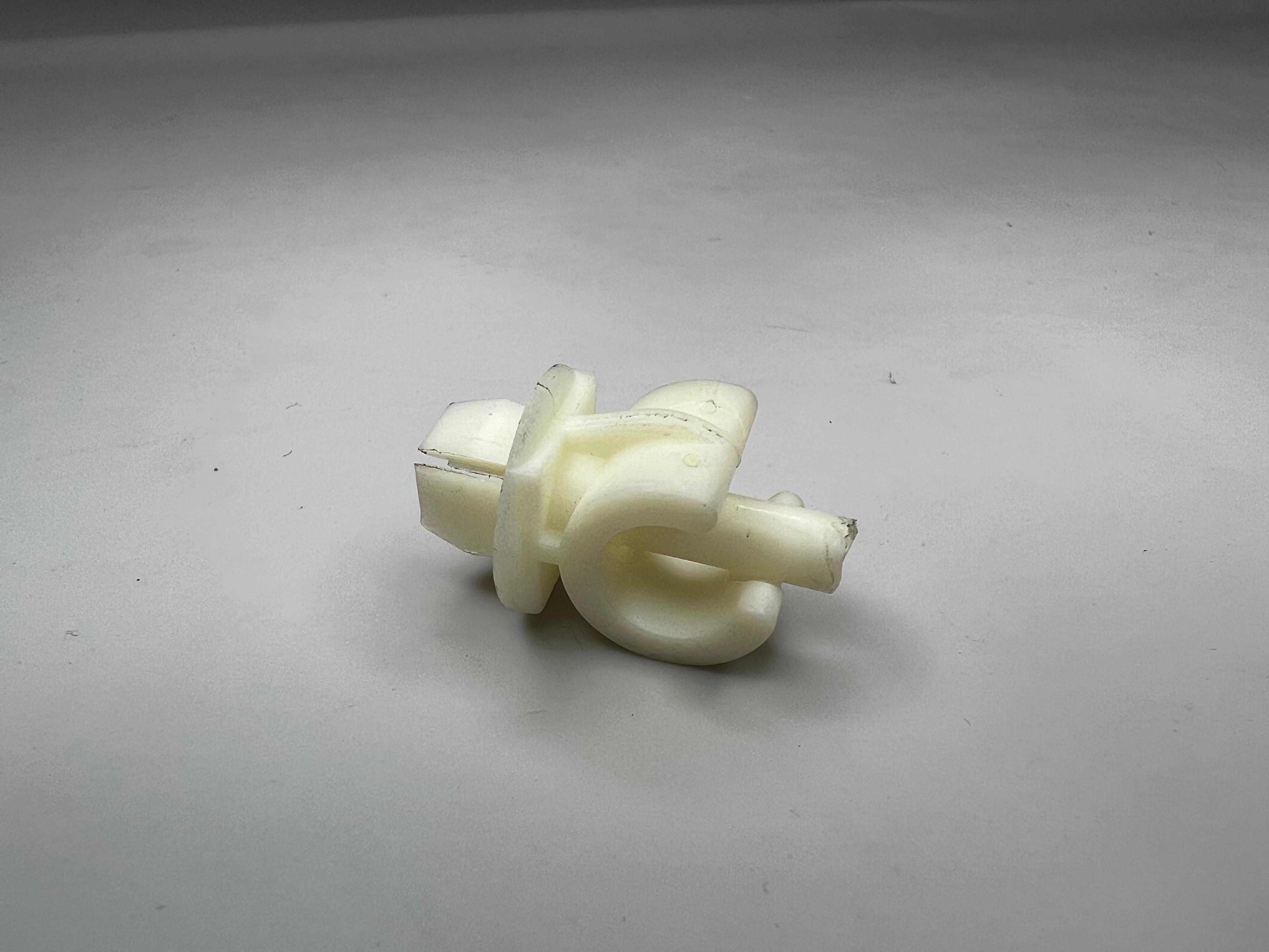 Clip für die Haltestange der Motorhaube