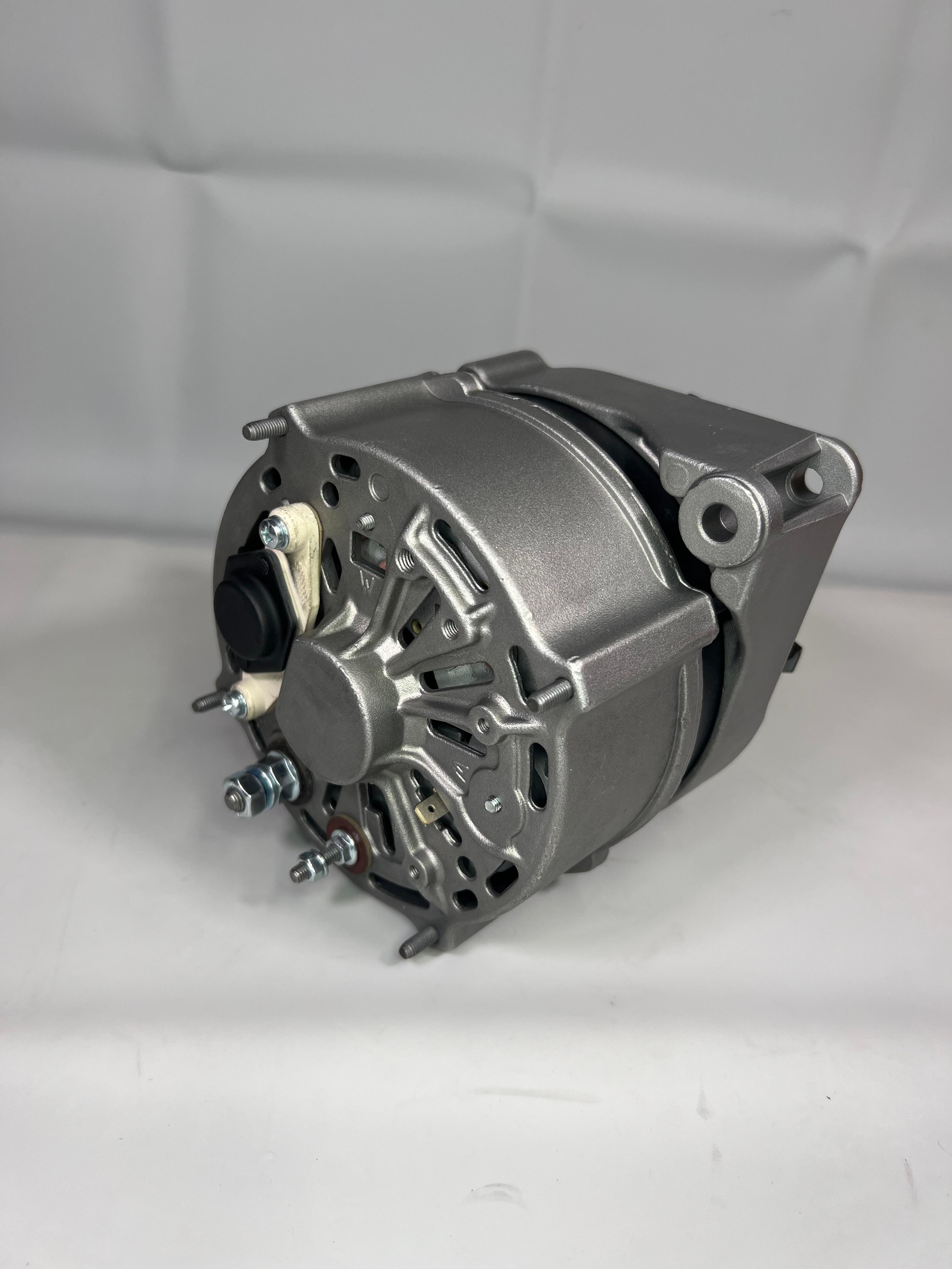 Generator für die Golf, Passat, Corrado mit 90 Ampère mit der original Teilenummer : 073 903 023 A