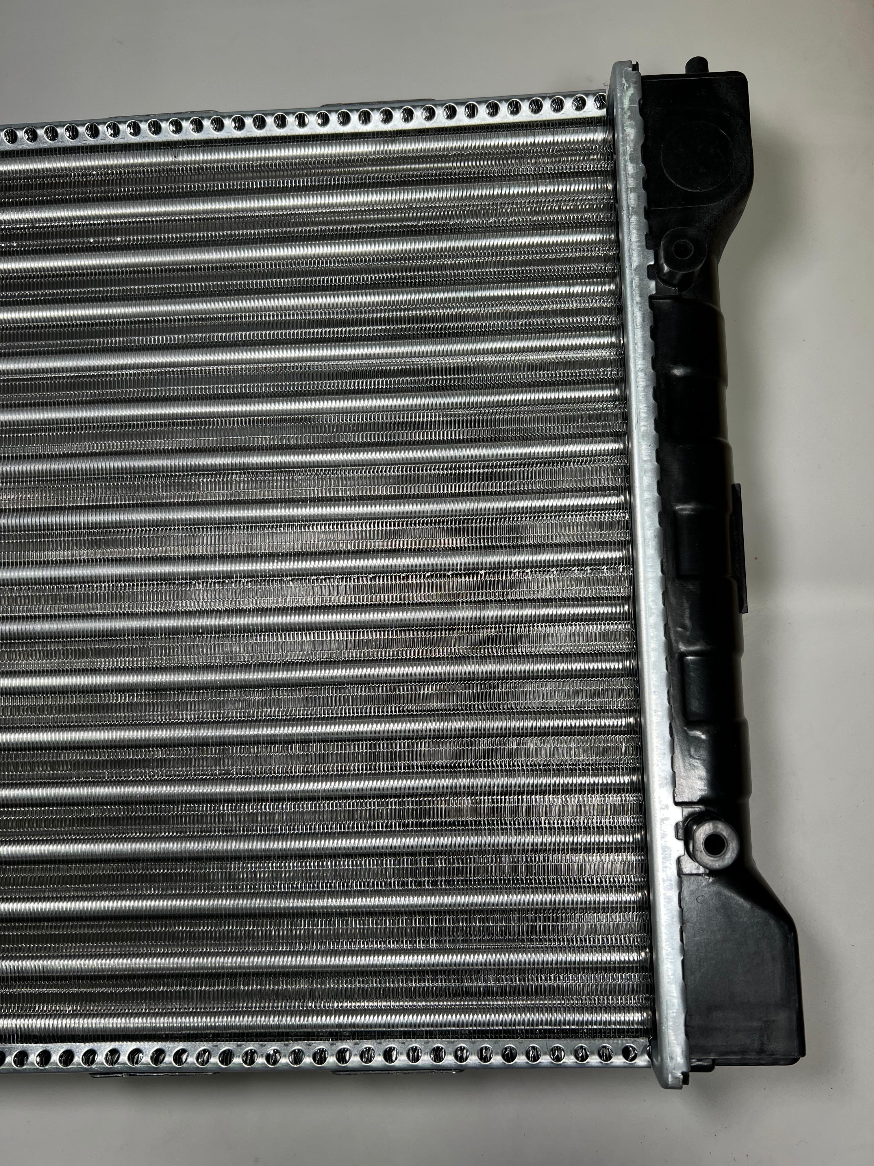 Wasserkühler mit Kunststoffkästen Golf II G60 mit 630mm Corrado und Golf 2 G60