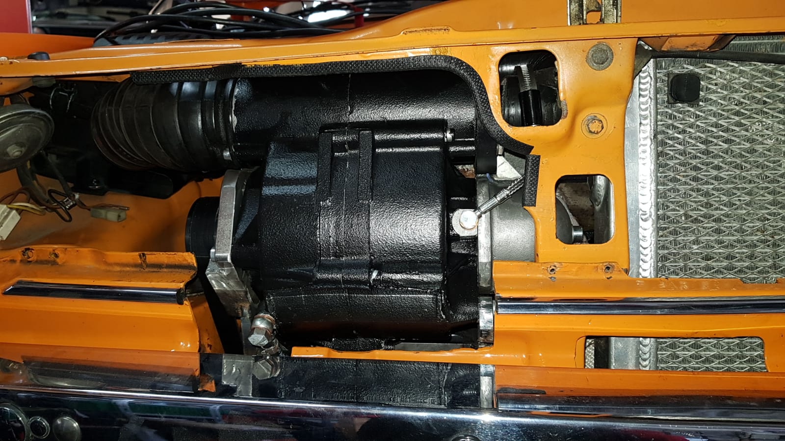 Halter für G60 Lader im Polo I
