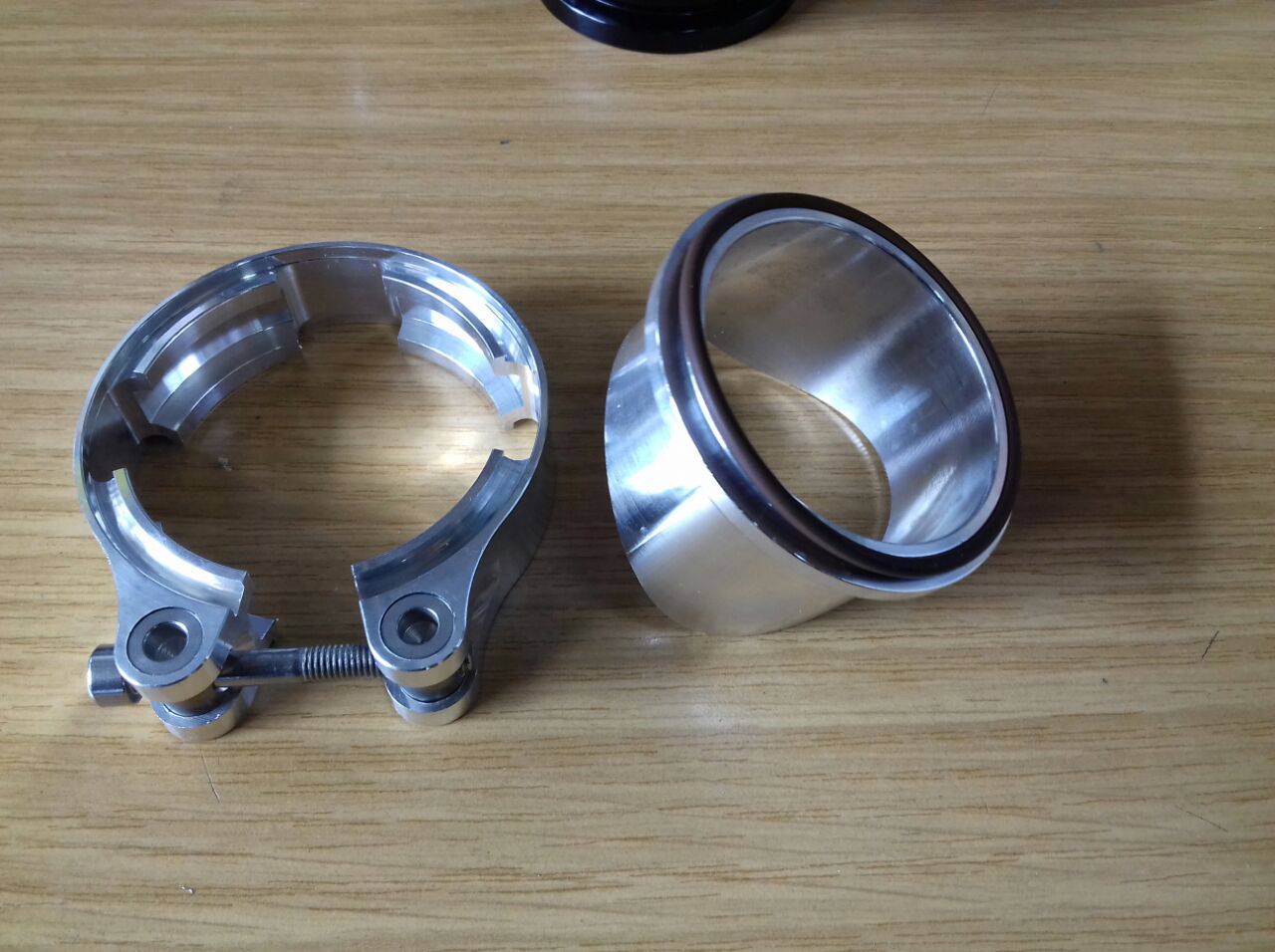 Blow Off Ventil von Tial geschlossen in schwarz mit Aluminium Flansch