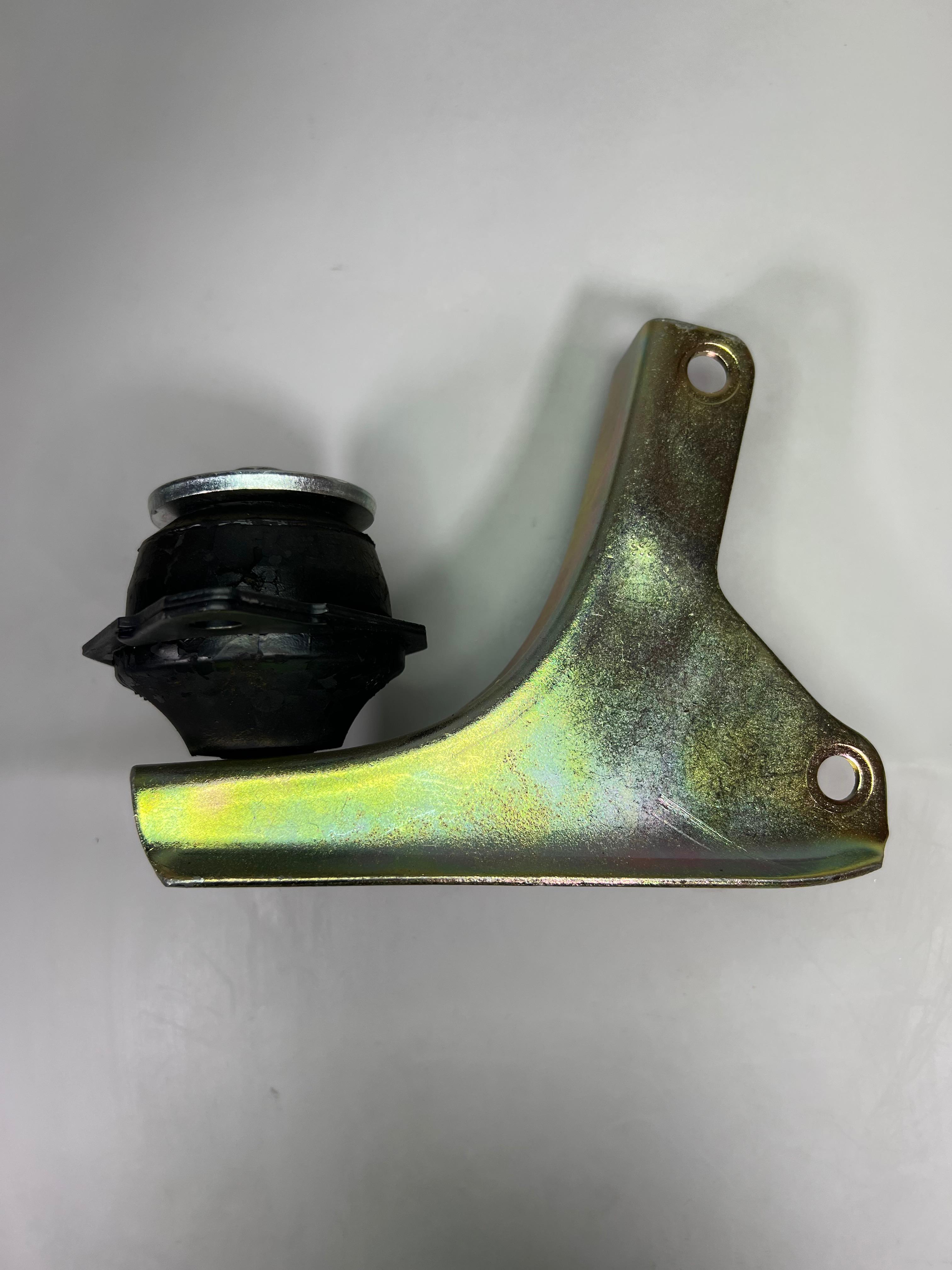 Gummi Metall Motorlager mit Halter hinten am Getriebe Polo G40