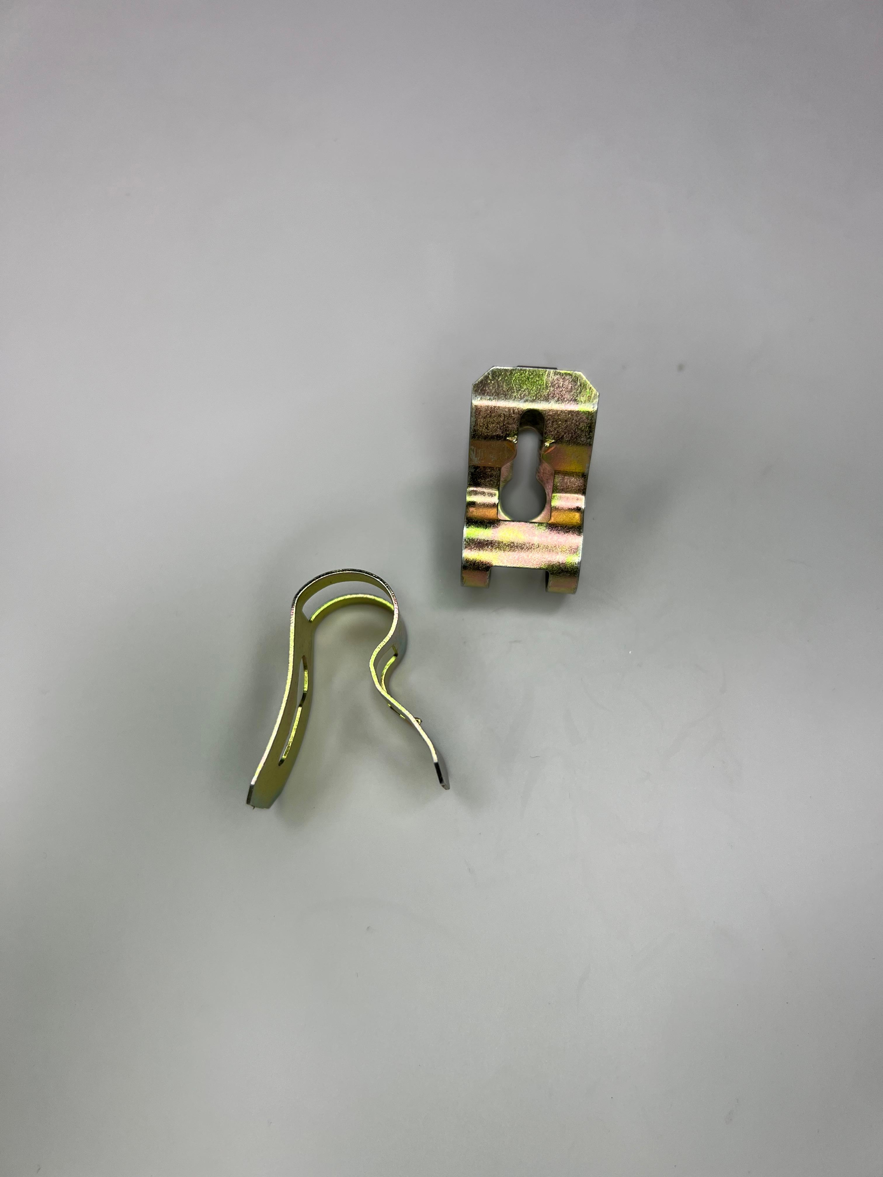 Clip für die Handbremsseile an der Hinterachse Polo G40