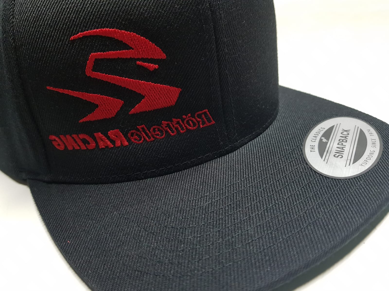 Kappe Snapbacks Selfie mit Röttele-Racing Werbung