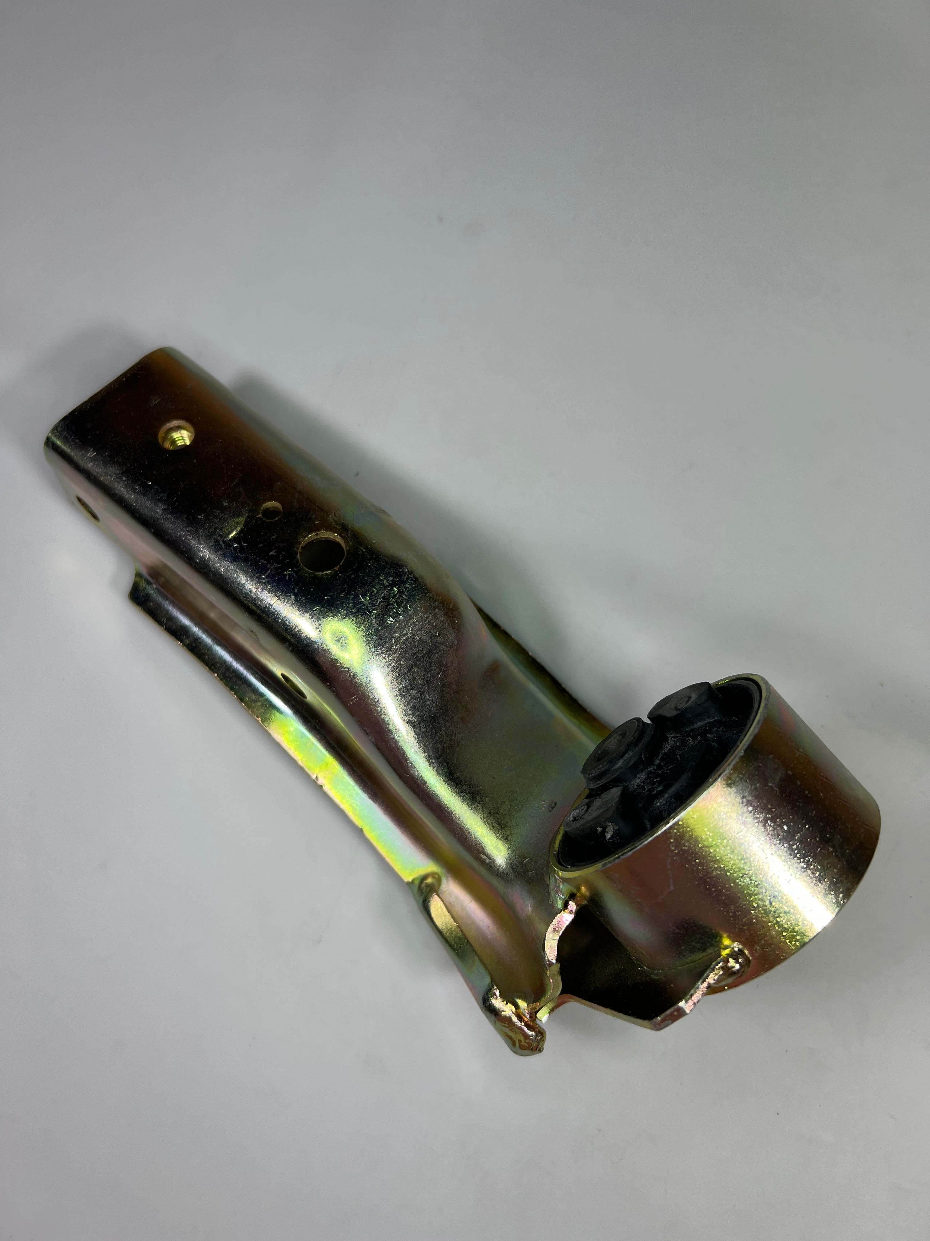 Getriebe Halter Golf 1 mit 5 Gang 020 Getriebe  original Teilenummer : 171 399 113 H