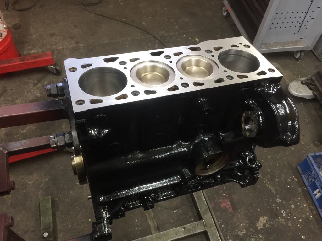 Polo G40 Tauschmotor mit neuen Kolben Motorkennung: PY ab Baujahr 1988 mit geschraubtem Wasserrohr