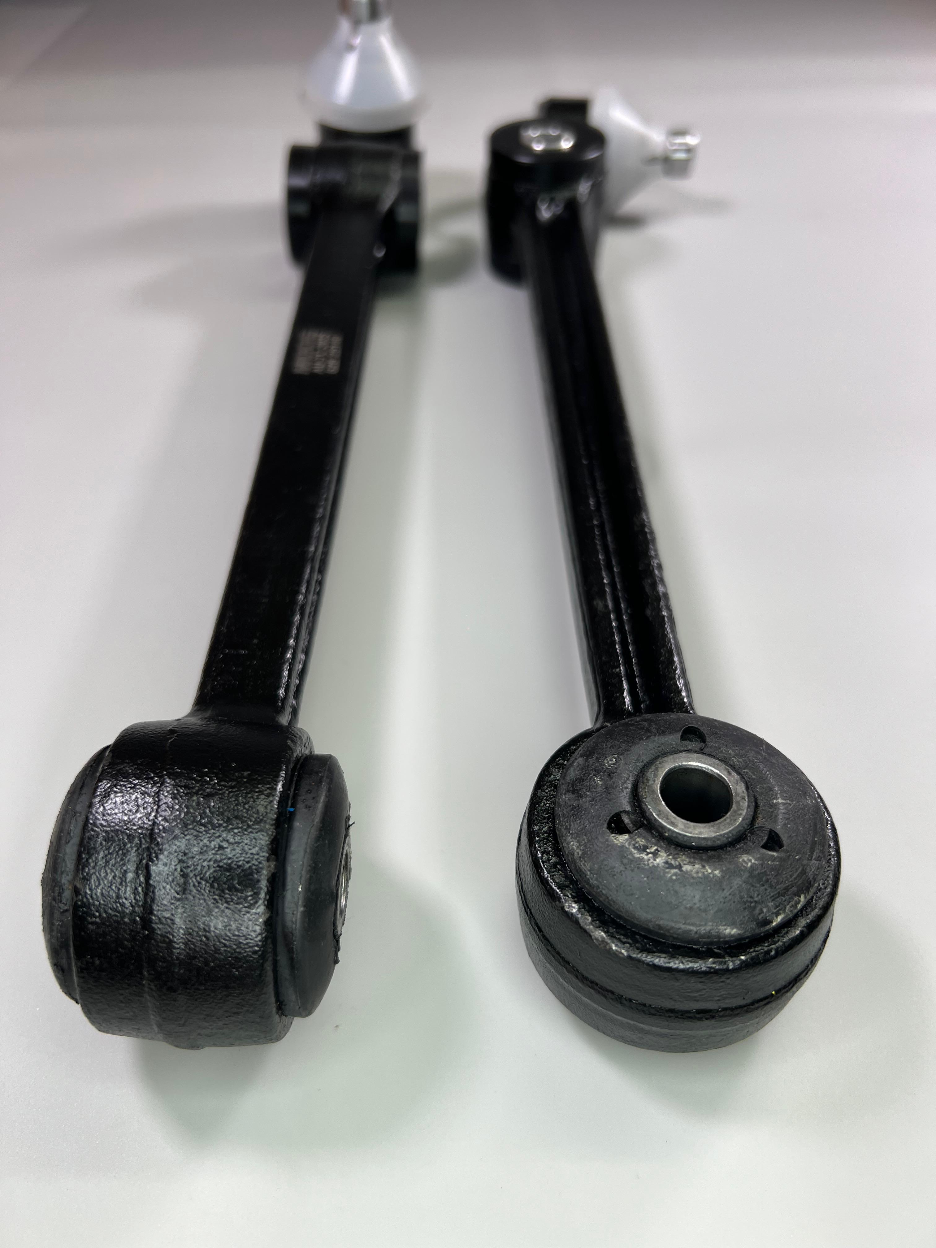 Querlenker Polo G40 links und rechts mit PU-lager für die Stabilisatoraufnahme und innen original