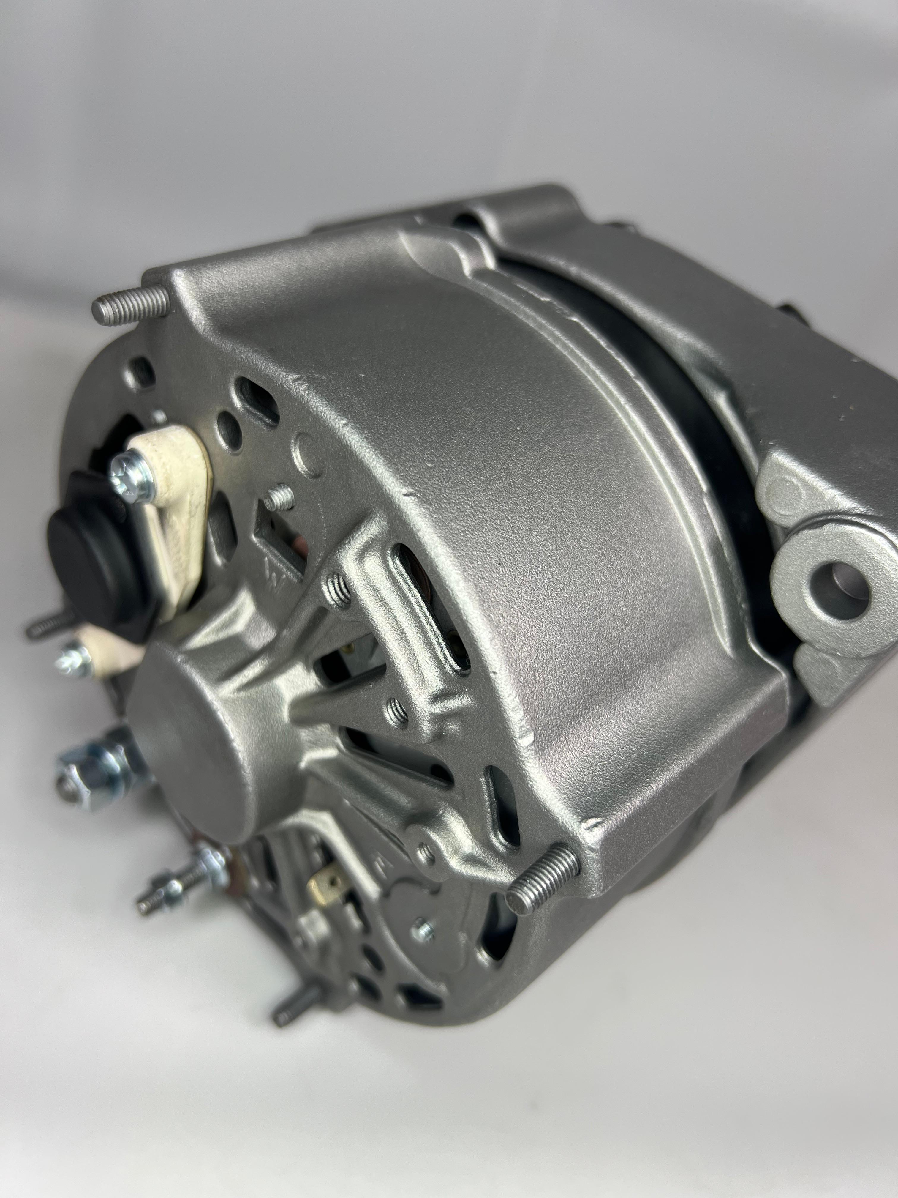 Generator für die Golf, Passat, Corrado mit 90 Ampère mit der original Teilenummer : 073 903 023 A