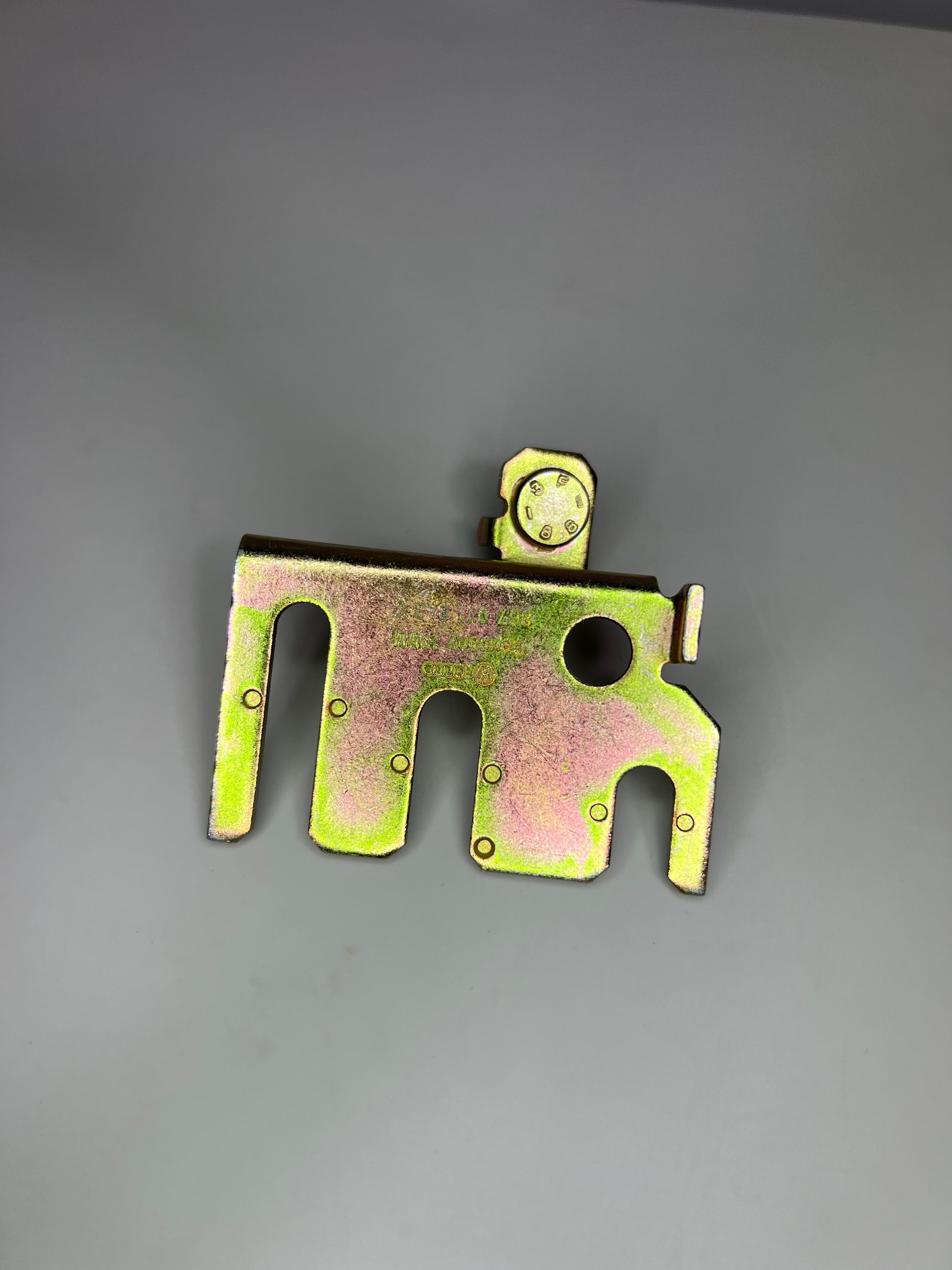 Halter neu aufgebaut für die Stecker der Lambdasonde Generator und Anlasser am Polo
