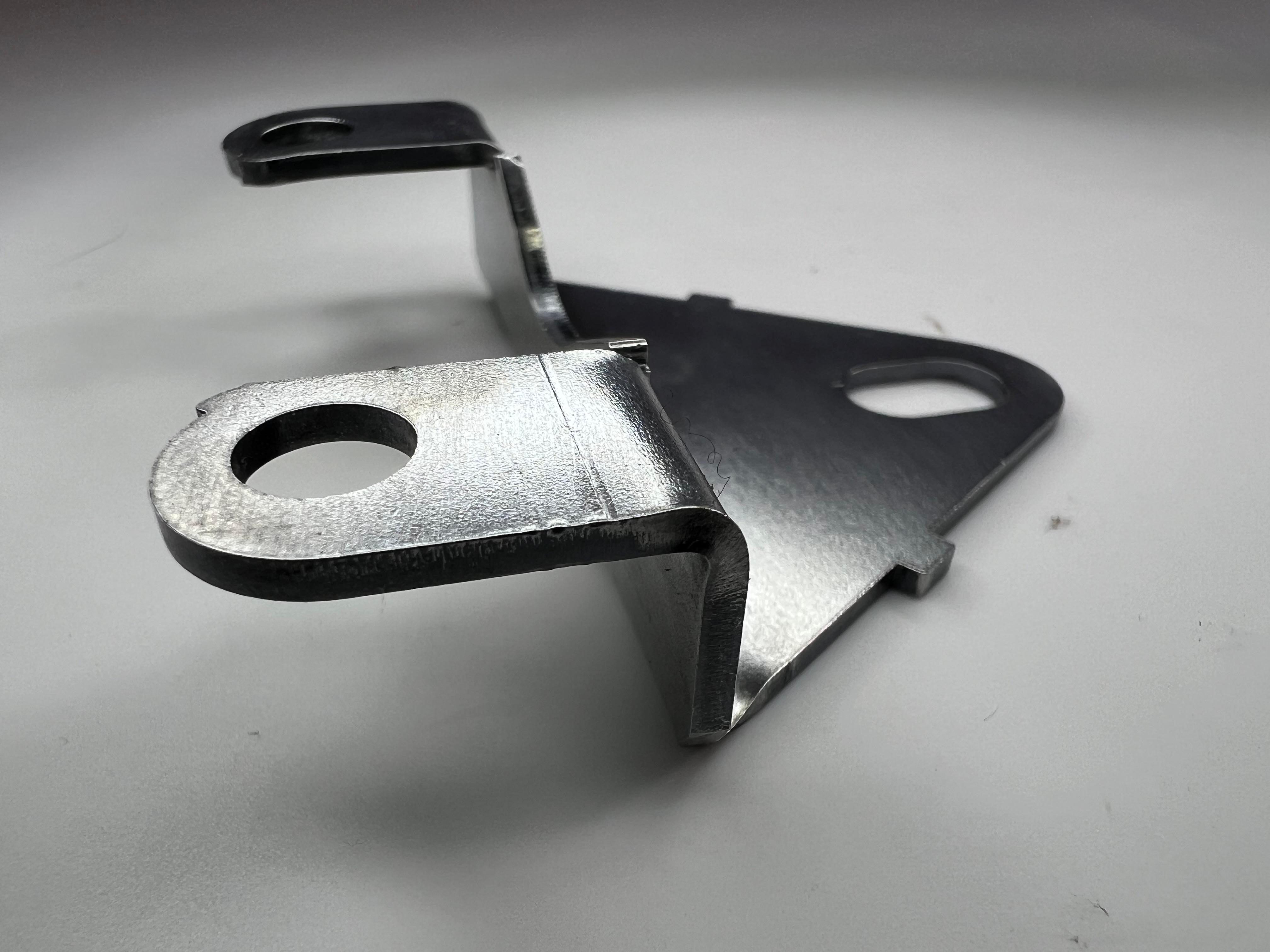 Stütze Halter am Benzindruckregler Kraftstoffdruckregler VW G60  Original Teilenummer : 037 133 337