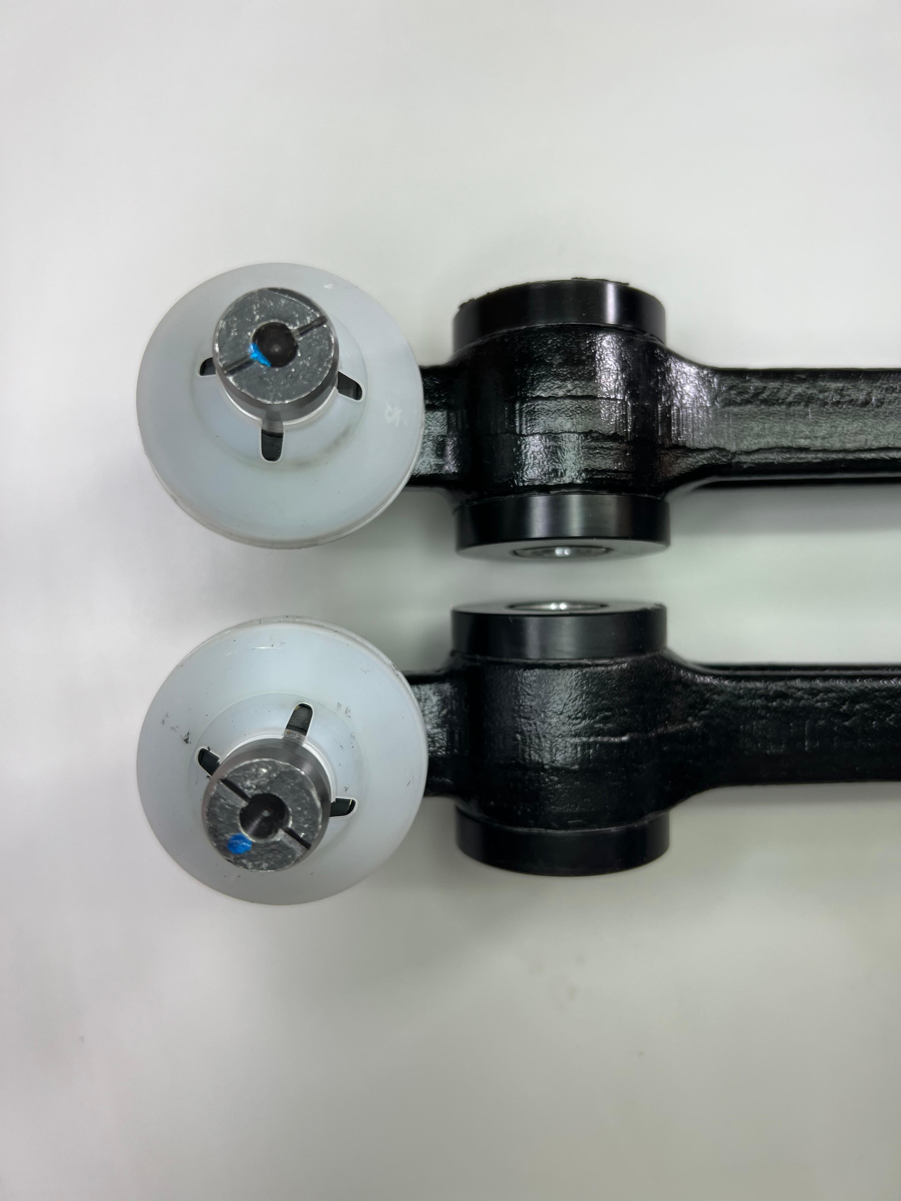 Querlenker Polo G40 links und rechts mit PU-lager für die Stabilisatoraufnahme und innen original