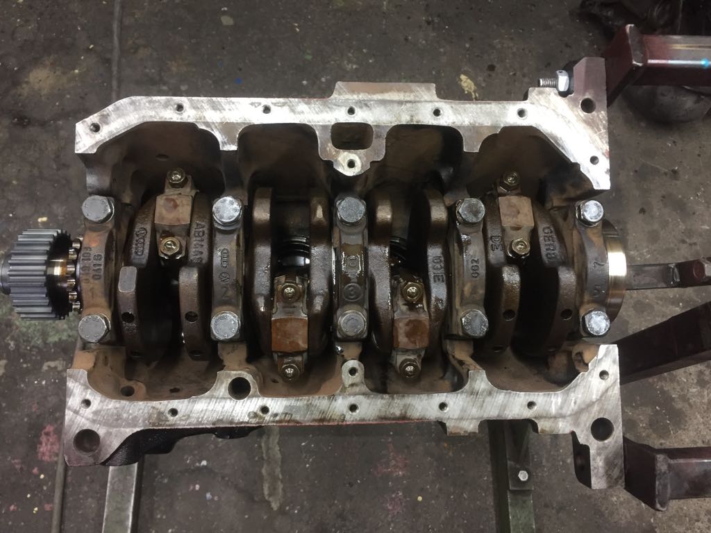 Polo G40 Tauschmotor mit neuen Kolben  Motorkennung: PY ab Baujahr 1988 mit gestecktem Wasserrohr