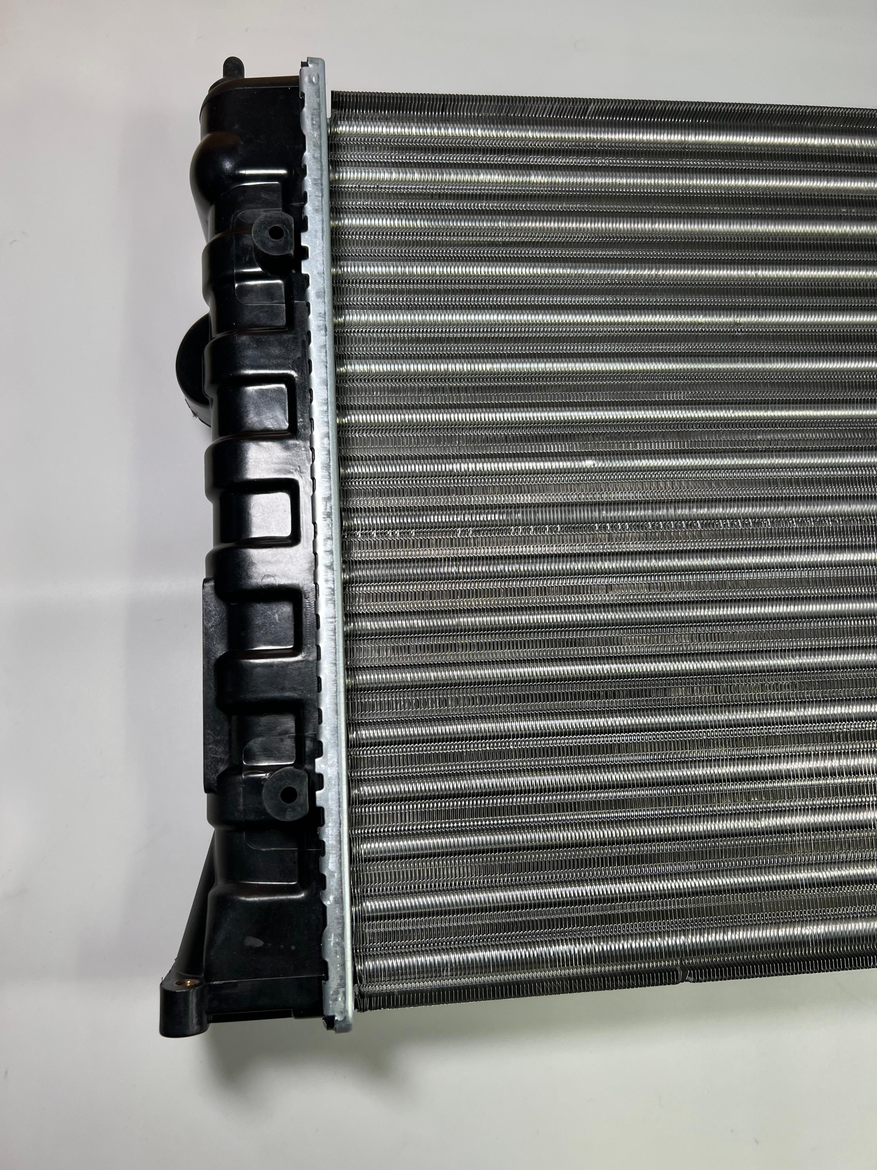 Wasserkühler mit Kunststoffkästen Golf II G60 mit 630mm Corrado und Golf 2 G60