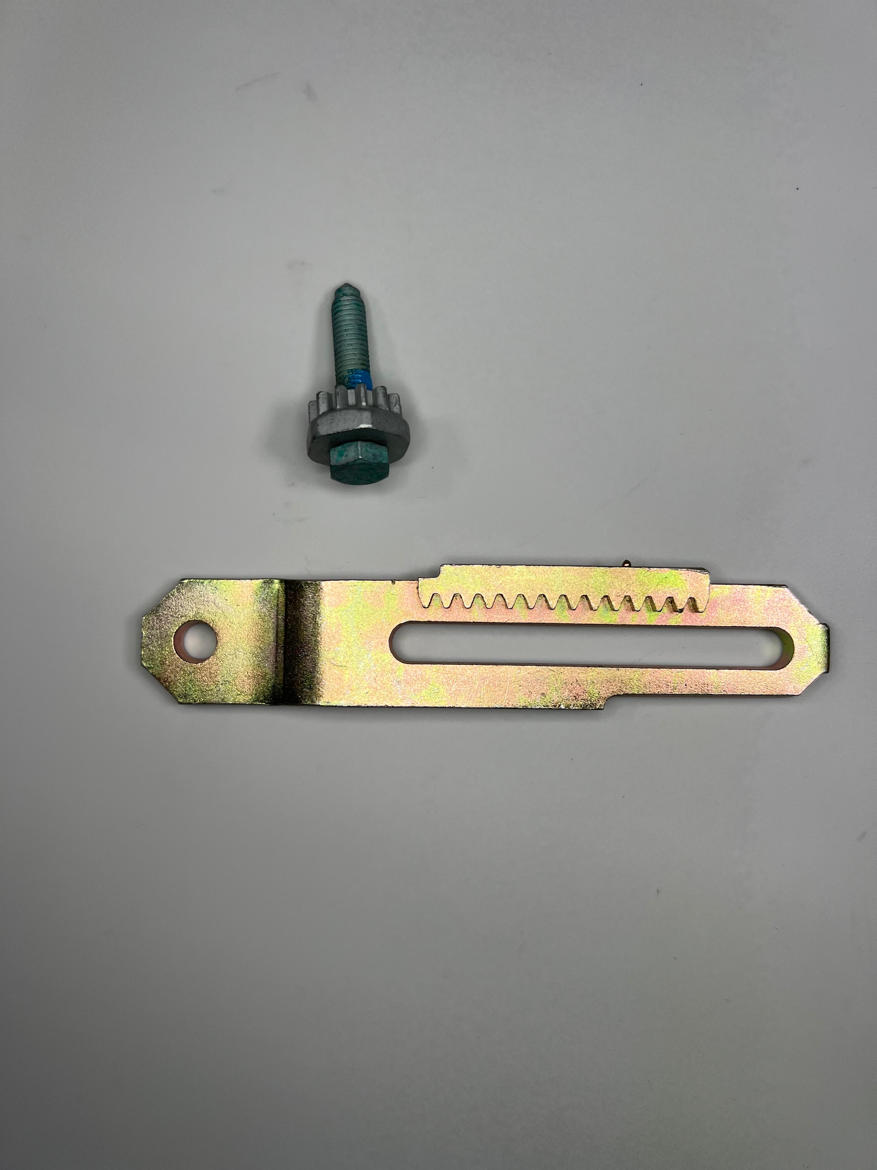 Lichtmaschinenhalter Generatorhalter Stütze Spannhebel Golf II mit verstellung original Teilenummer