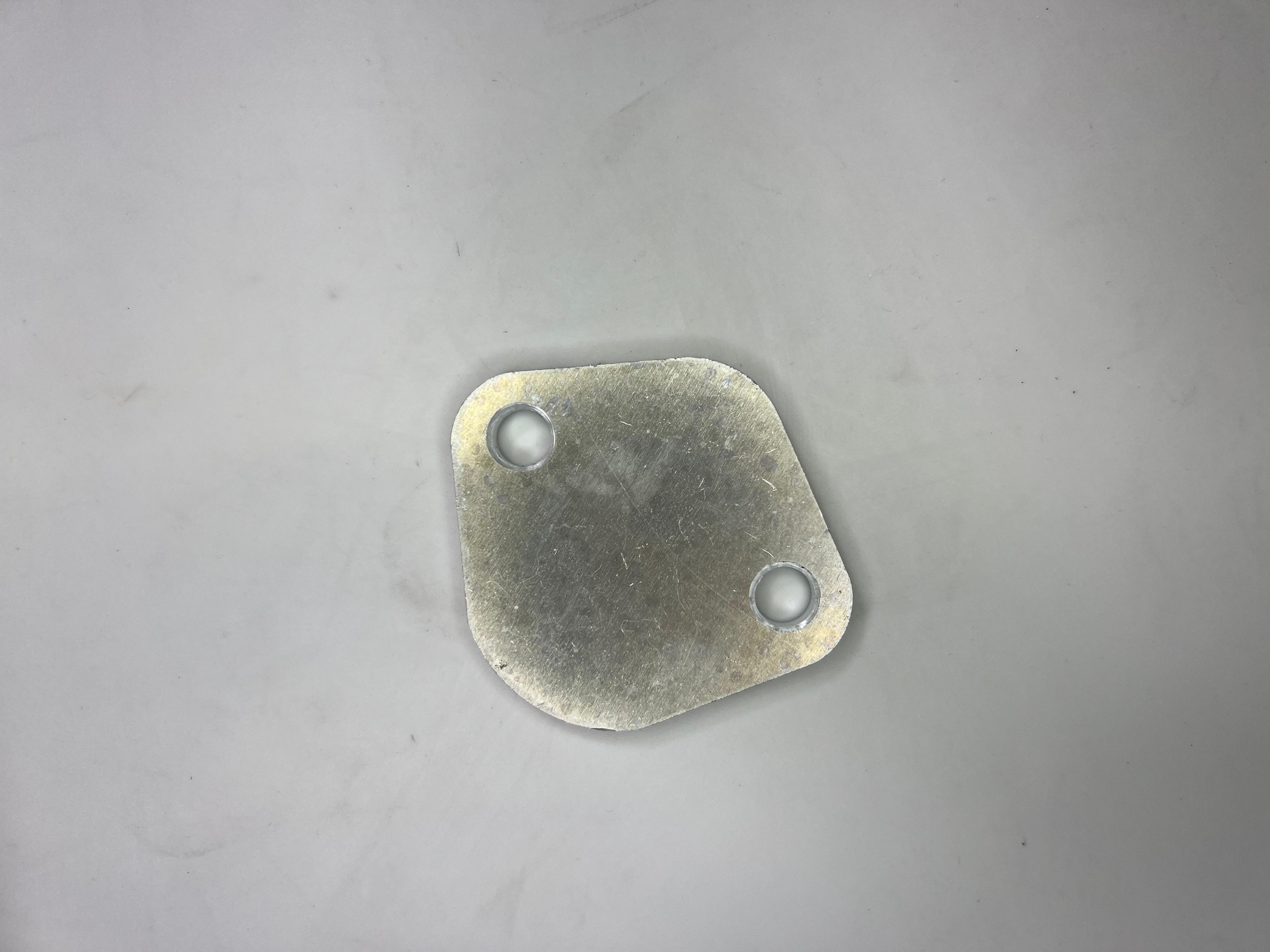 Aluminium Abdeckplatte für die mechanische Kraftstoffpumpe Polo 1 mit Schlepphebelkopf bis Baujahr 1