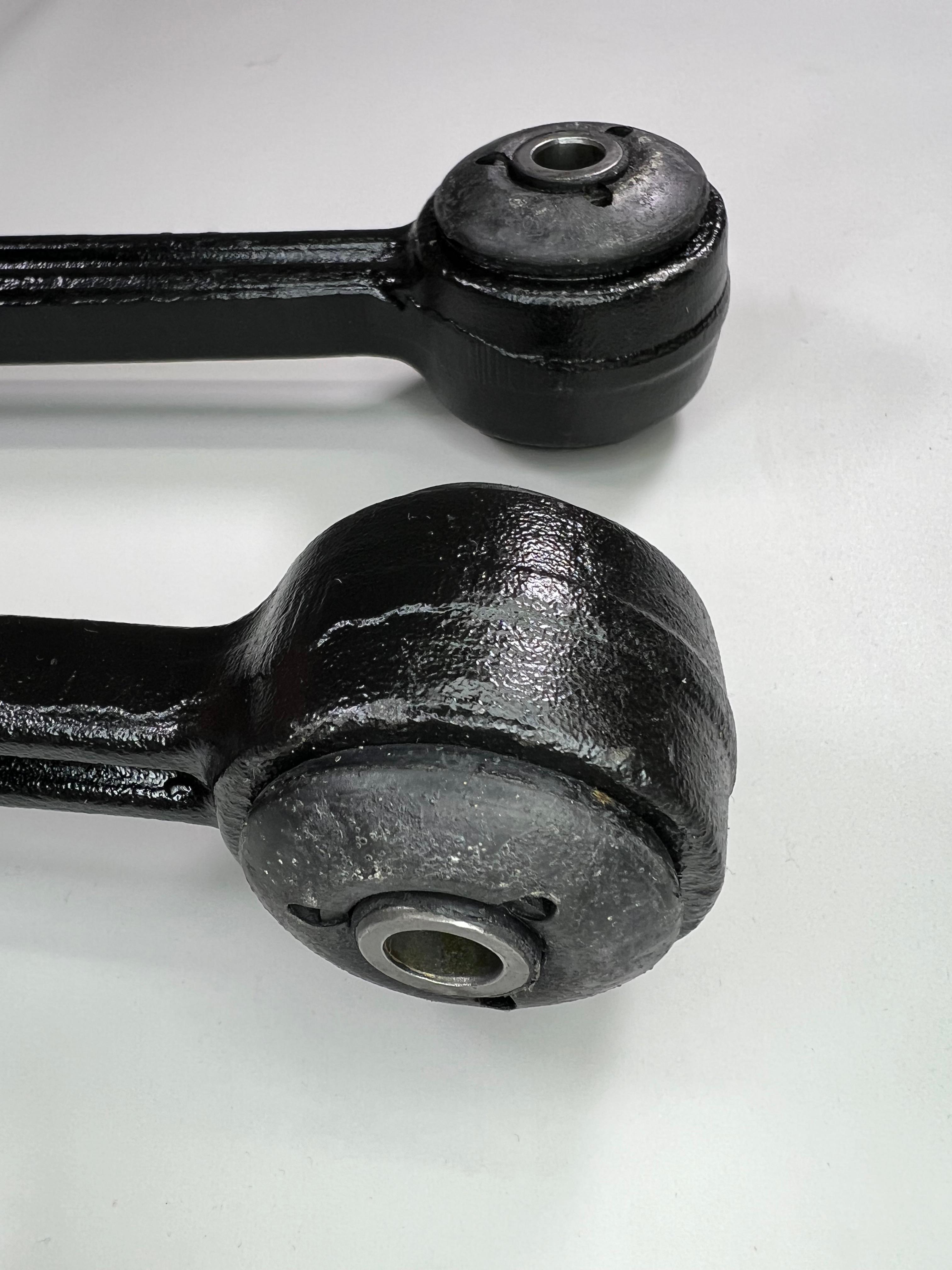 Querlenker Polo G40 links und rechts mit PU-lager für die Stabilisatoraufnahme und innen original