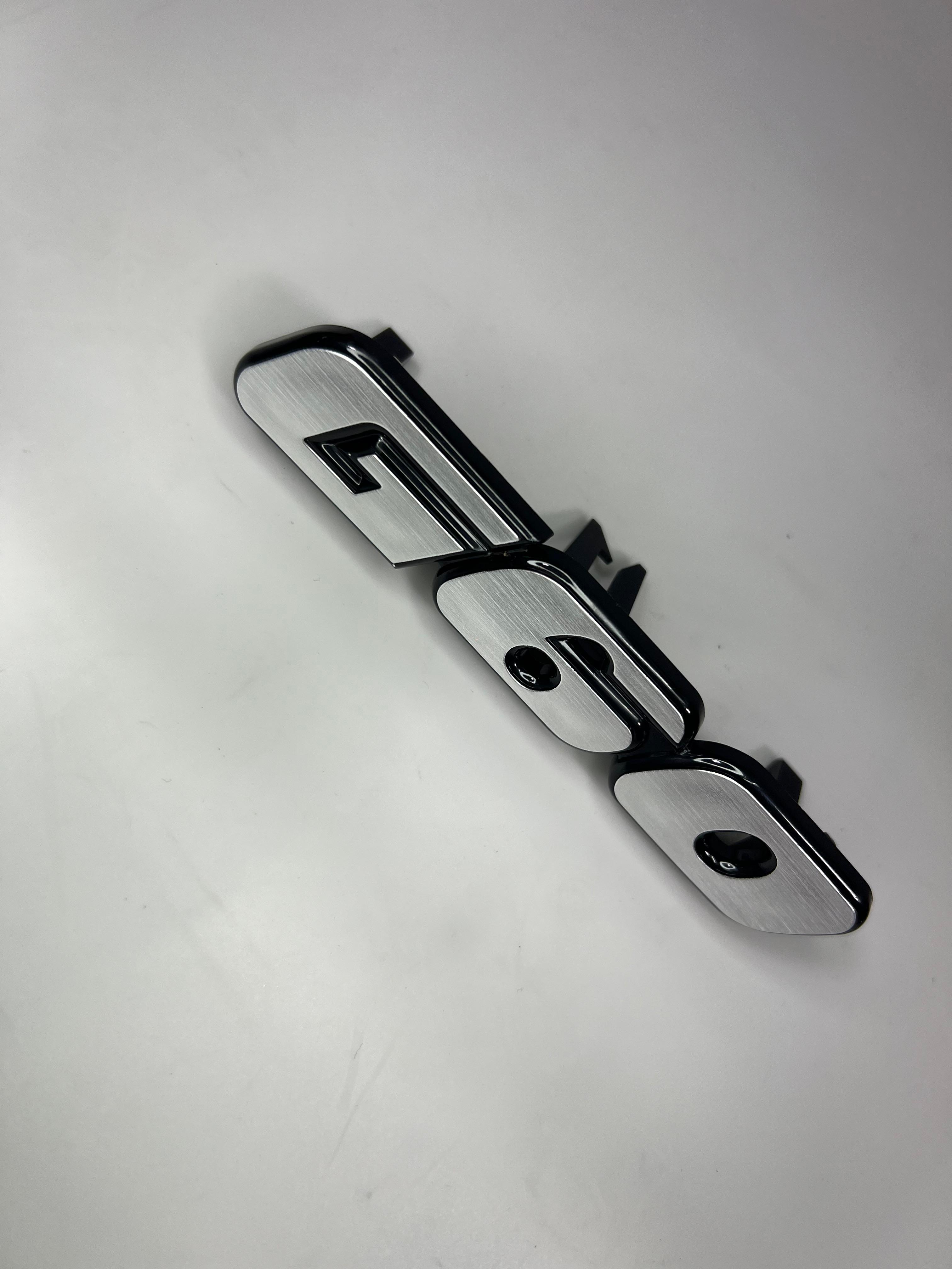 Emblem für den G60 Kühlergrill aus Kunststoff für Passat 35i Corrado Golf II 19E in der Farbe Chrome