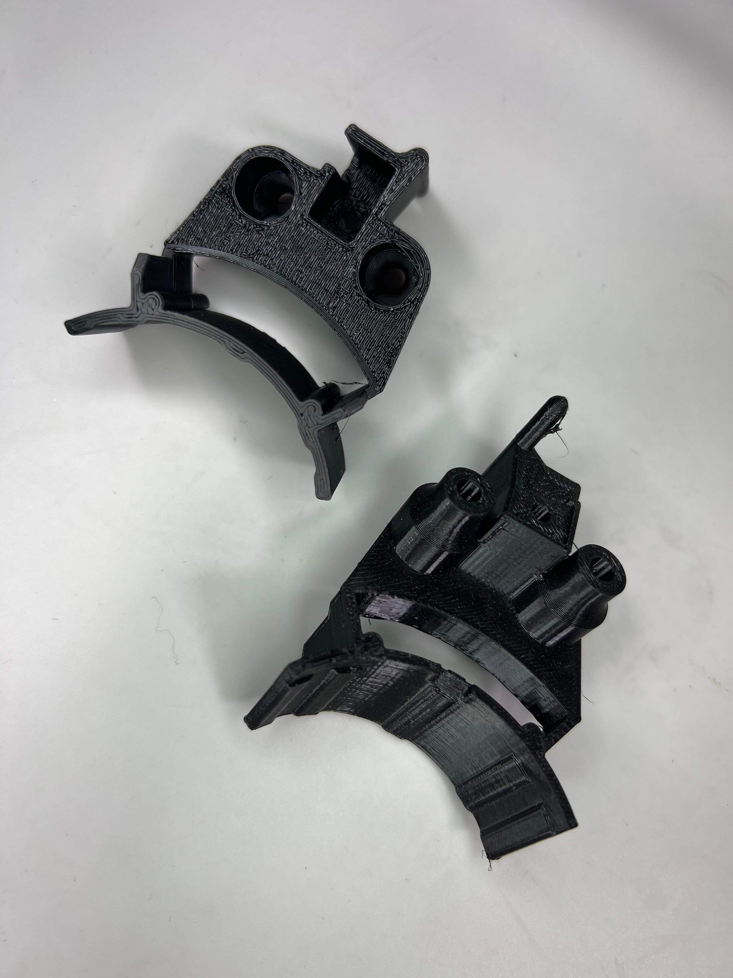 Halter am Lüftergebläse Elektrmotor aus Kunststoff  Teilenummer :  023330N