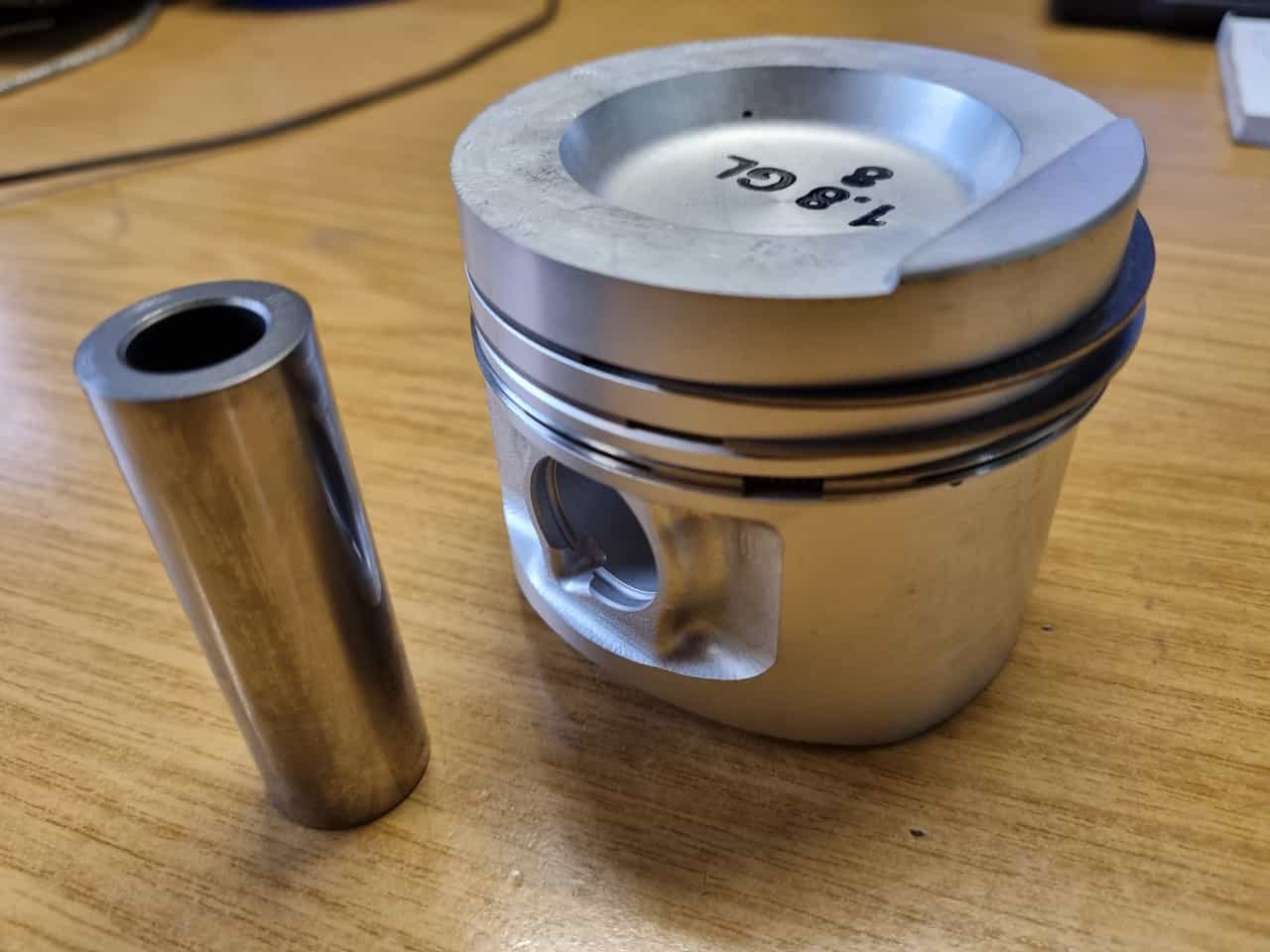 Kolben original von Mahle für die G60 Motoren PG Zylinderbohrung mm: 81,26 mm