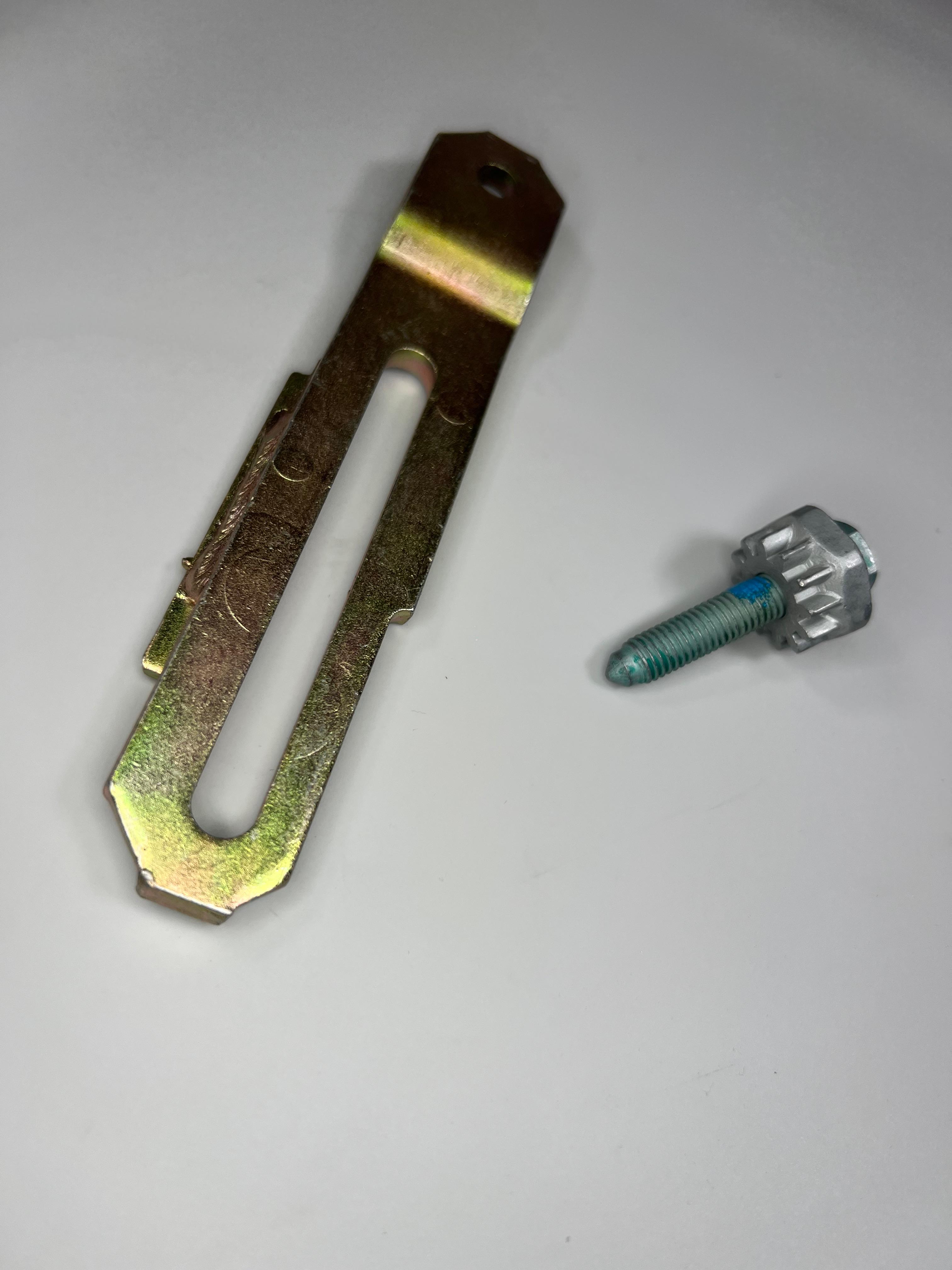 Lichtmaschinenhalter Generatorhalter Stütze Spannhebel Golf II mit verstellung original Teilenummer