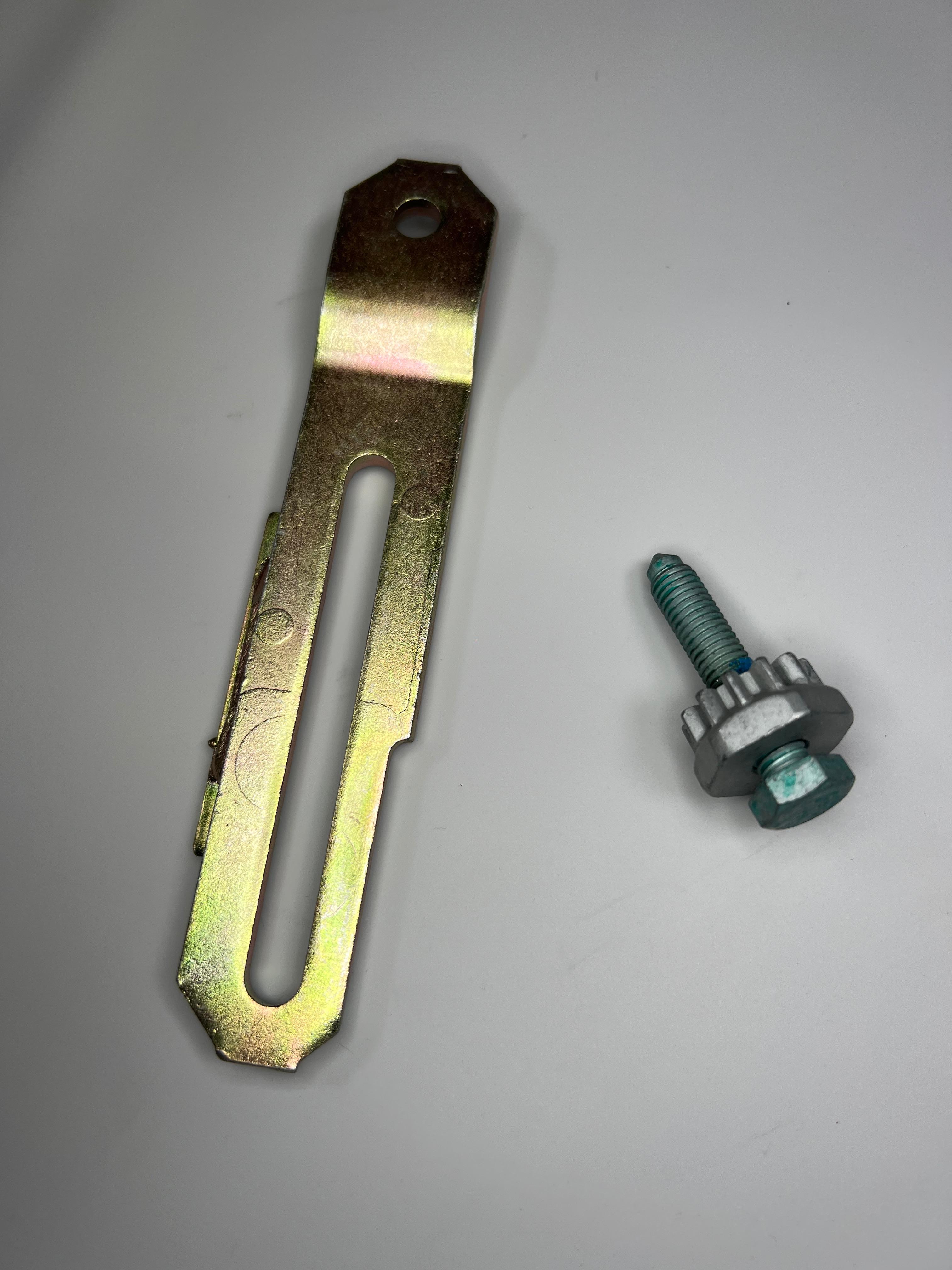 Lichtmaschinenhalter Generatorhalter Stütze Spannhebel Golf II mit verstellung original Teilenummer