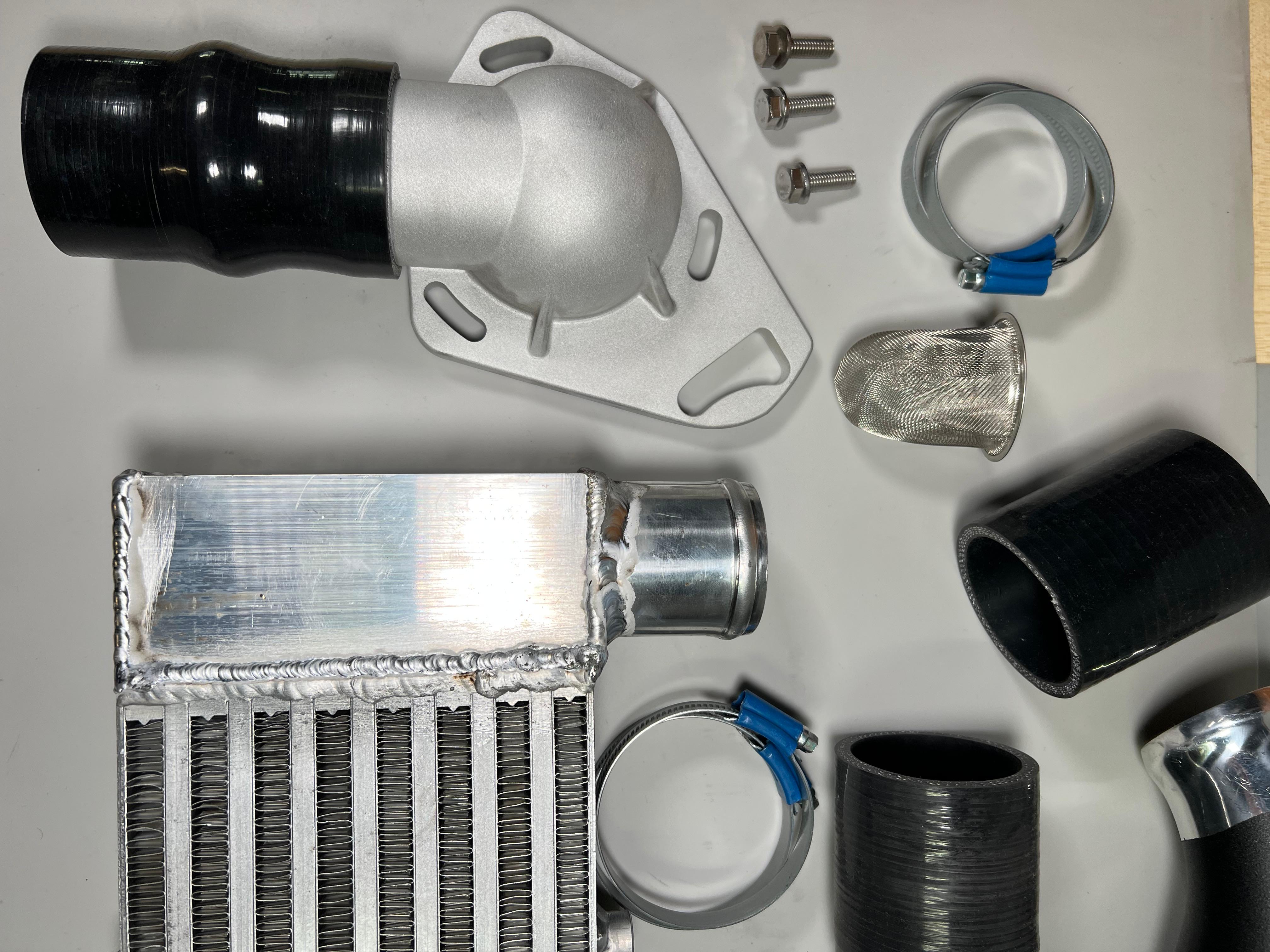 Polo II G40 Ladeluftkühler-Kit mit Ladedruckrohre, Auslassbogen und Schläuchen