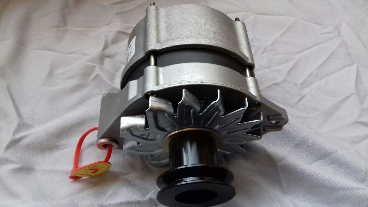 Generator für Polo G40 PY von Bosch ohne Tauschteil 65 A Original Nummer : 068 903 017 M