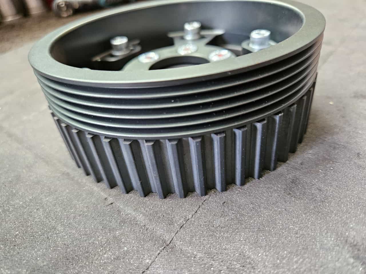 Verstellbares Nockenwellenrad für die 16VG60 Motoren mit 5PK Flachriemenrad zum Generator